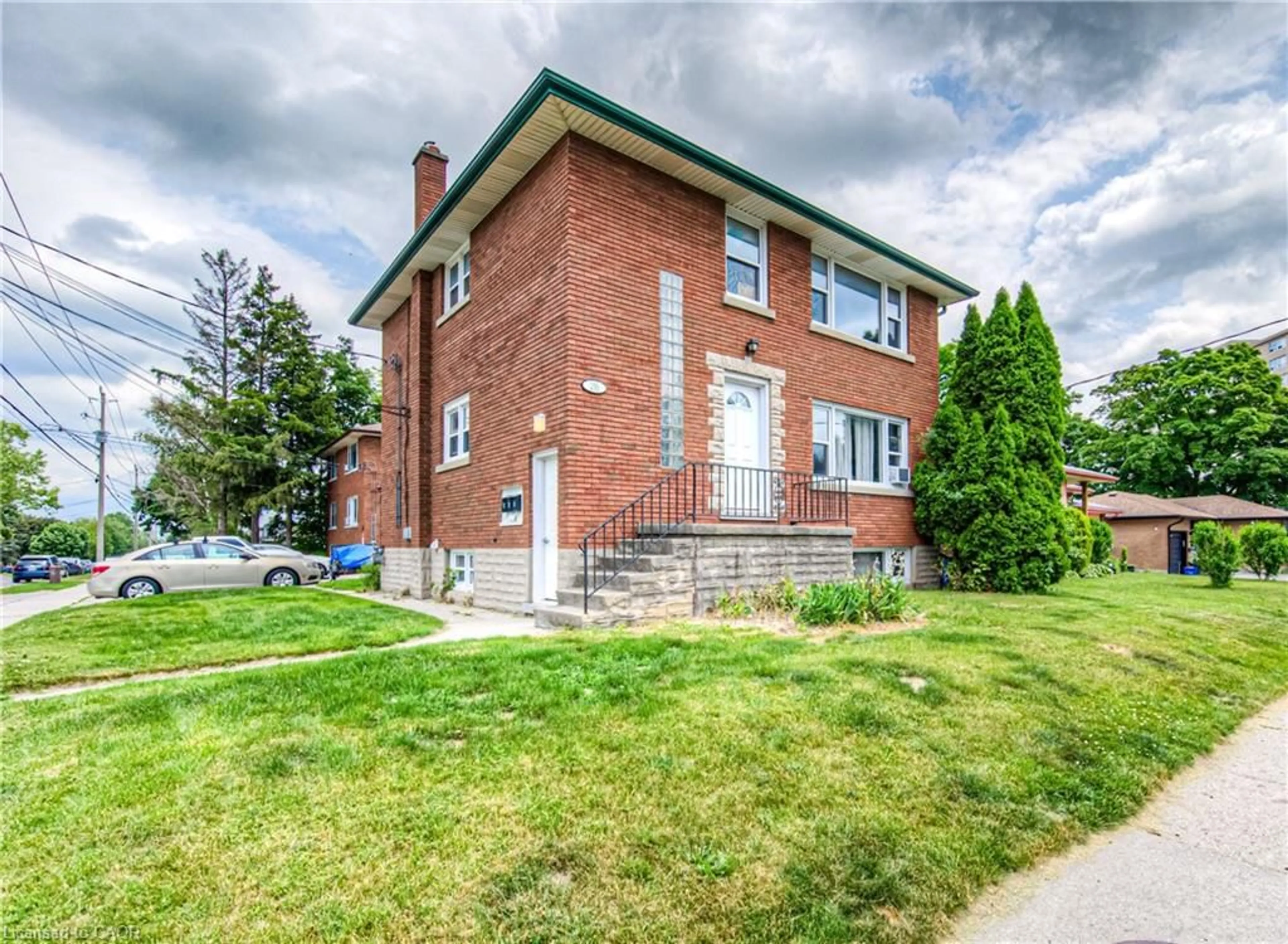 Home with brick exterior material, building for 218 Margaret Ave, Kitchener Ontario N2H 4J2