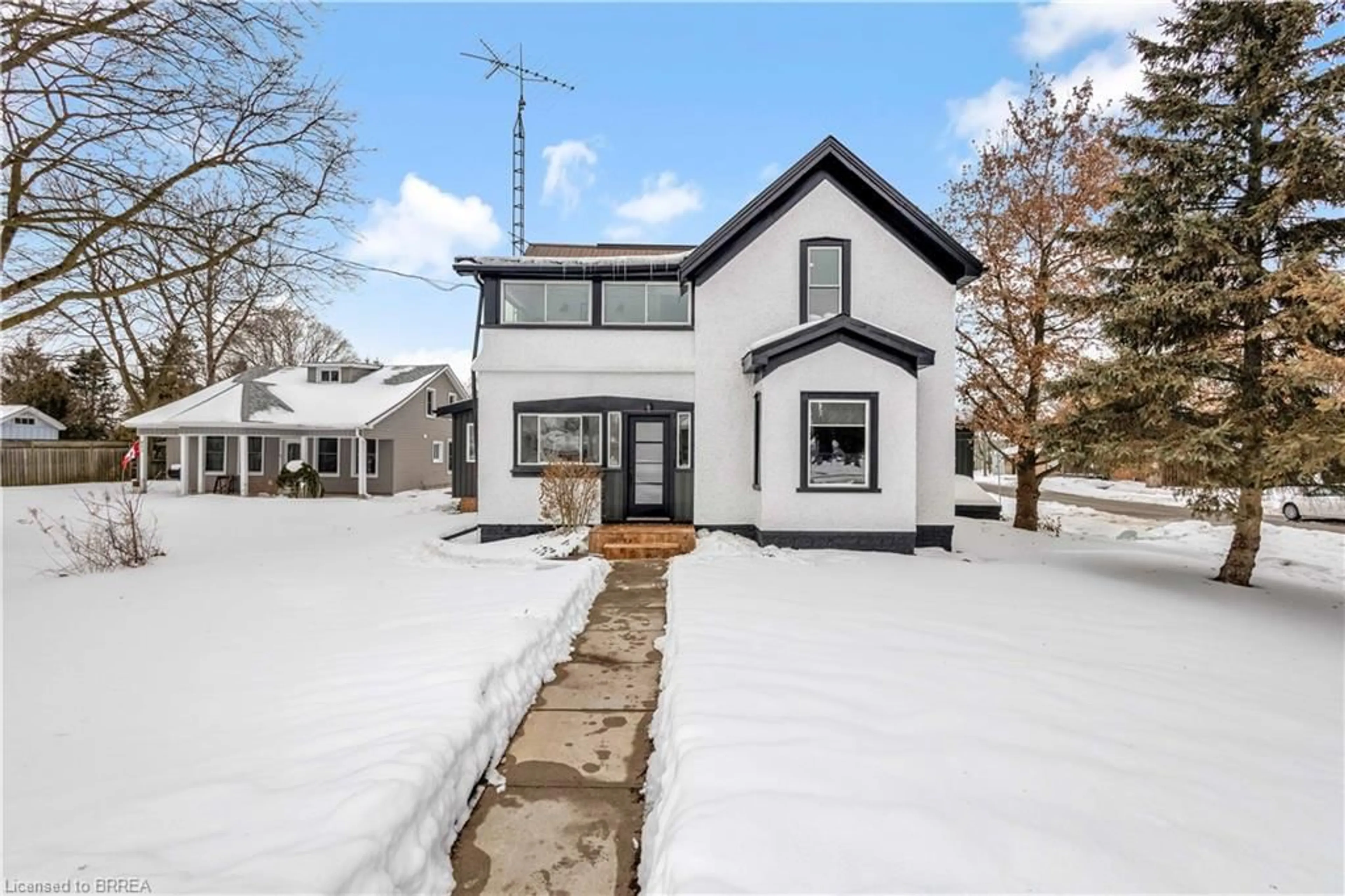 A pic from outside/outdoor area/front of a property/back of a property/a pic from drone, street for 405 Maple Ave, Burford Ontario N0E 1A0