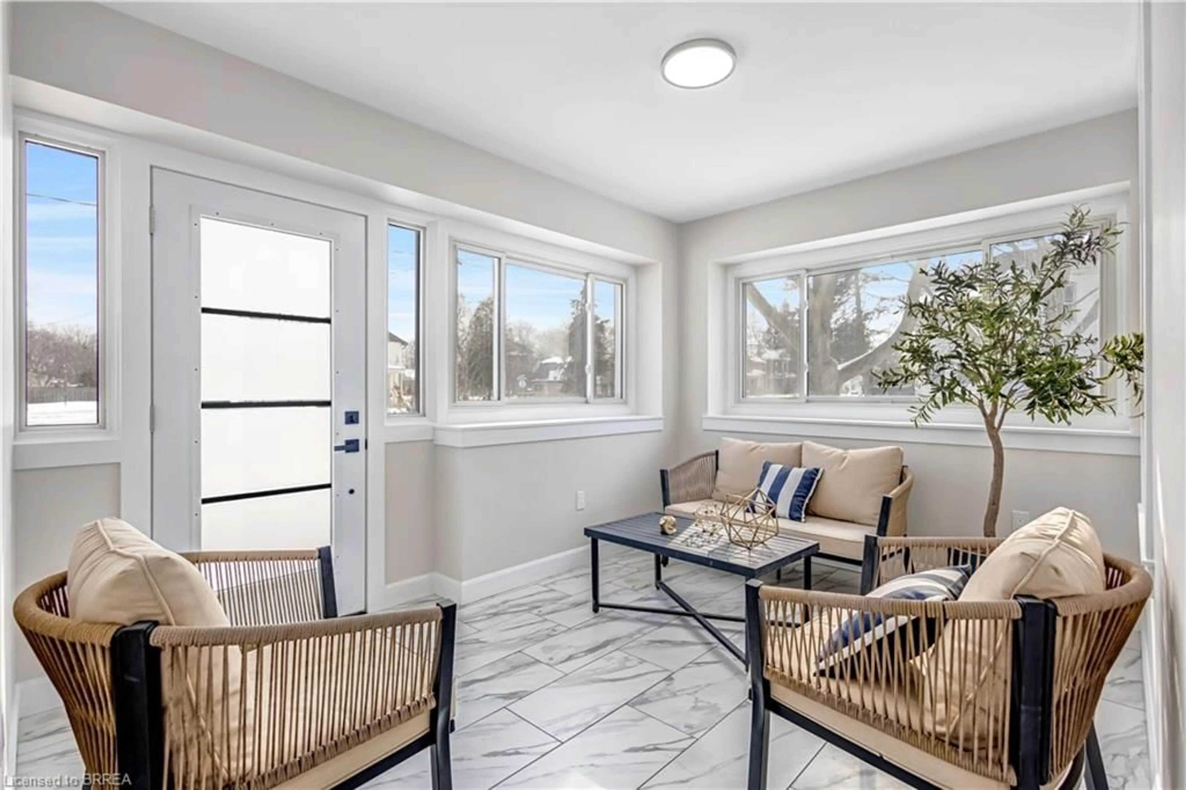 Indoor entryway for 405 Maple Ave, Burford Ontario N0E 1A0