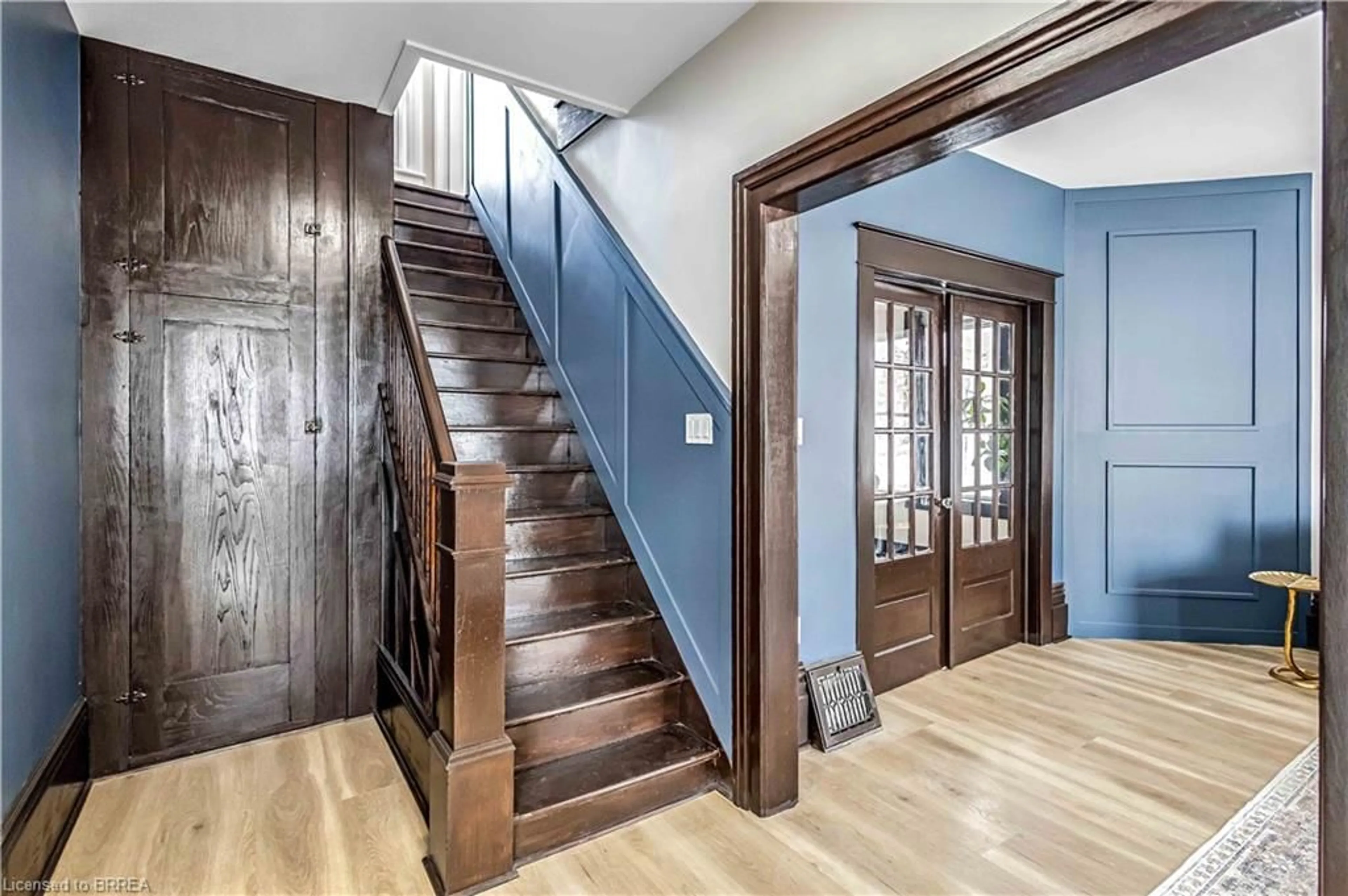 Indoor entryway for 405 Maple Ave, Burford Ontario N0E 1A0