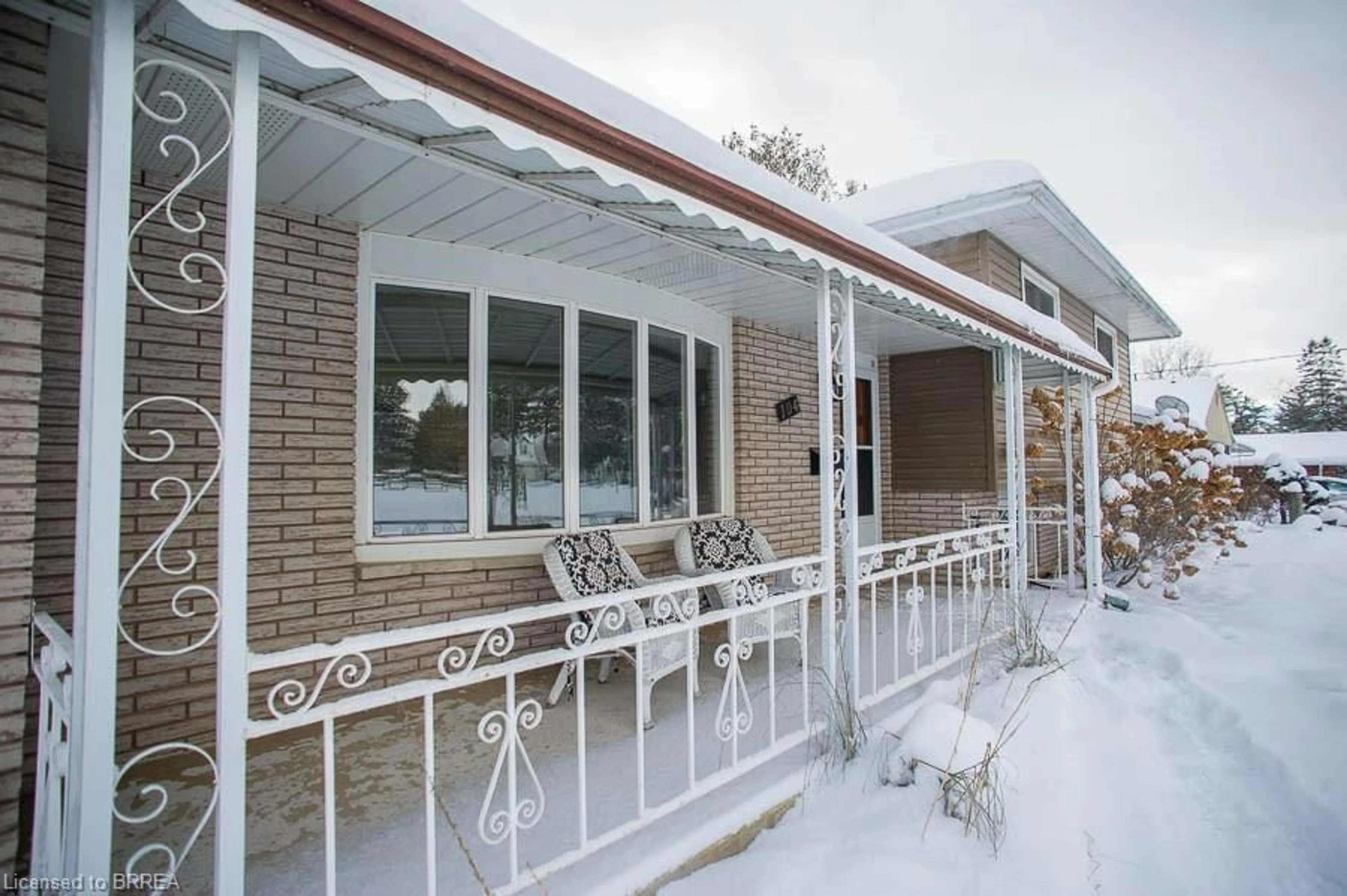 Patio, street for 104 Hillside Ave, Delhi Ontario N4B 1Y7