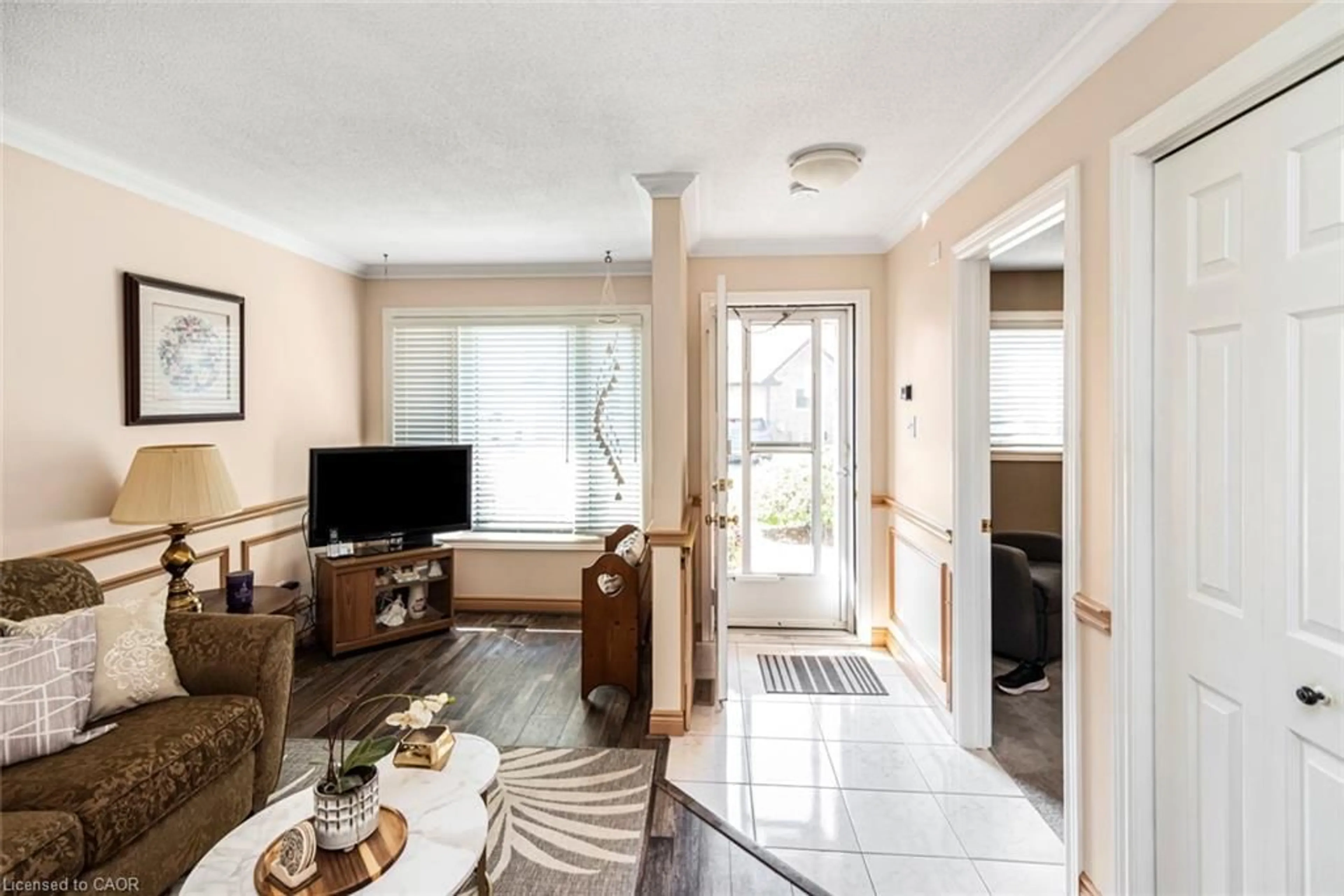 Living room with furniture, unknown for 10 Wentworth Dr #36, Grimsby Ontario L3M 5G3