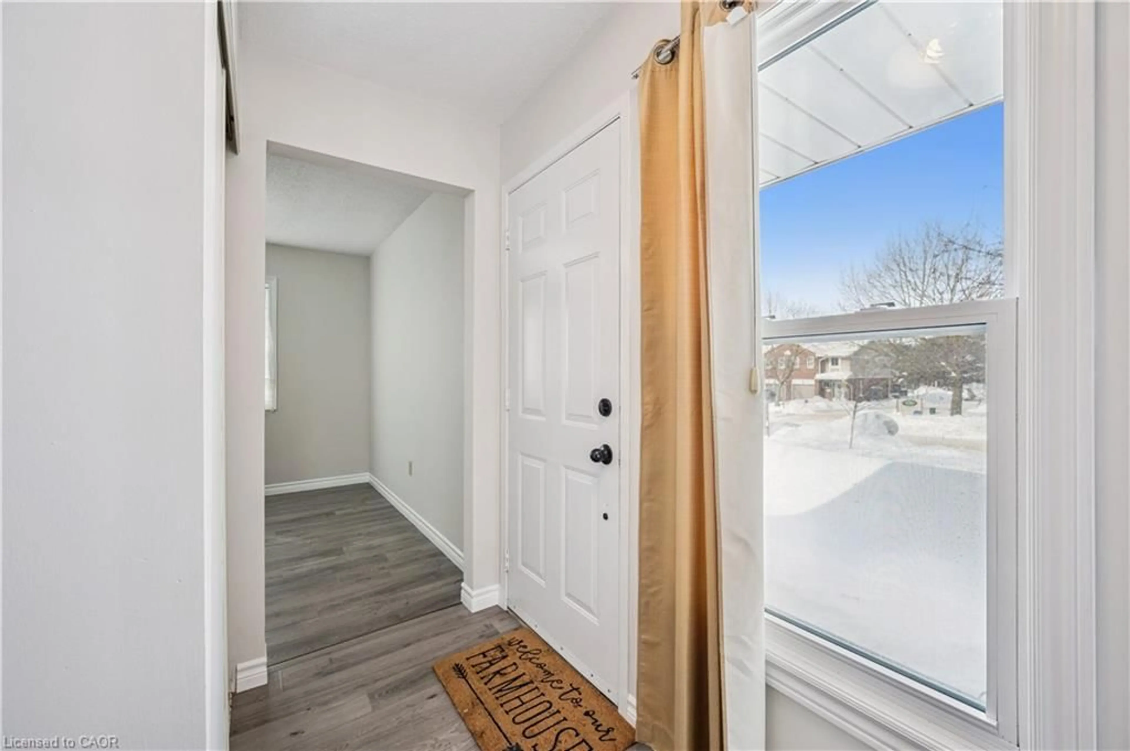 Indoor entryway for 205 Highland Cres #35, Kitchener Ontario N2M 5L7