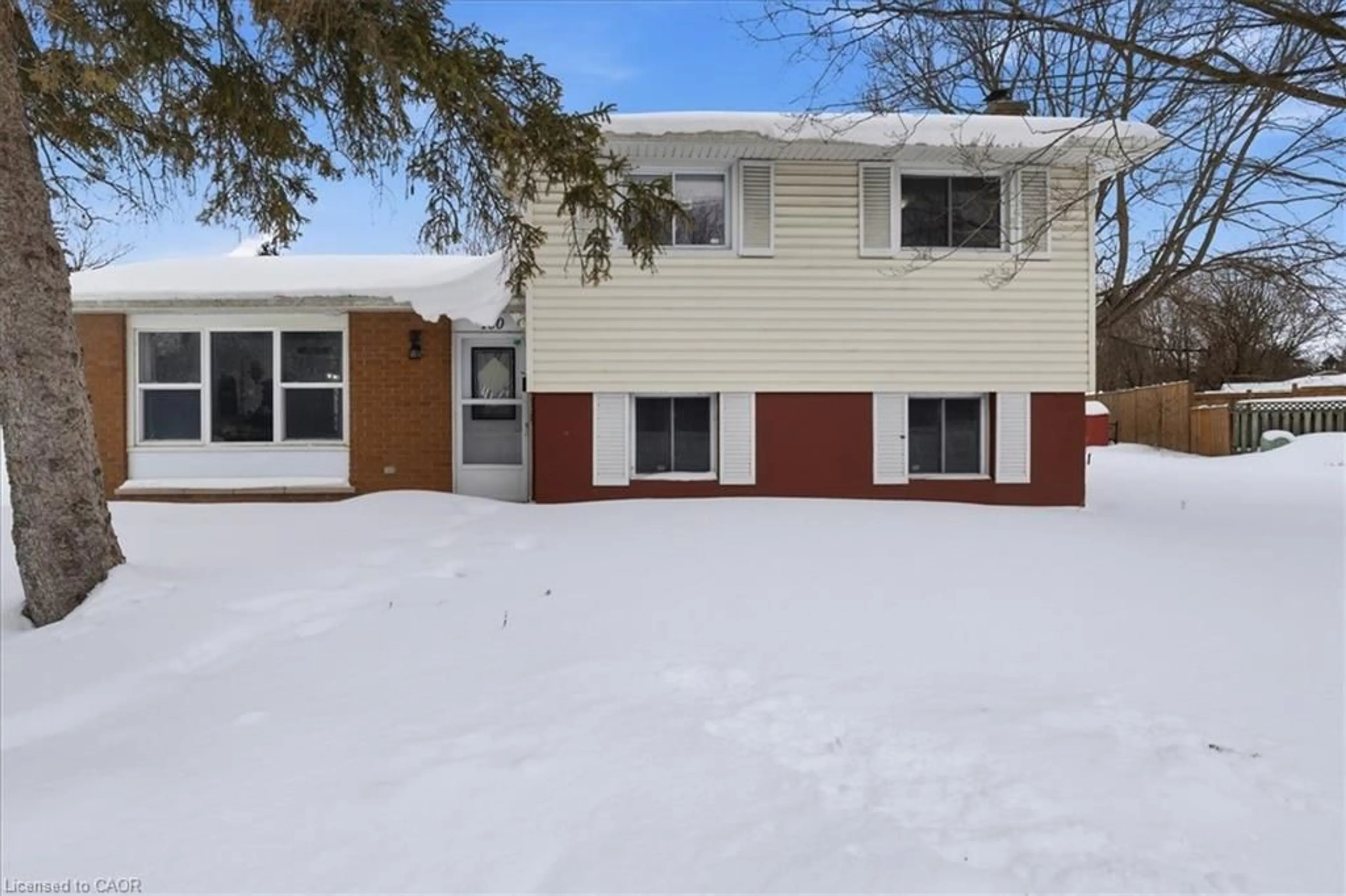 Home with vinyl exterior material, street for 400 Midwood Cres, Waterloo Ontario N2L 5N5