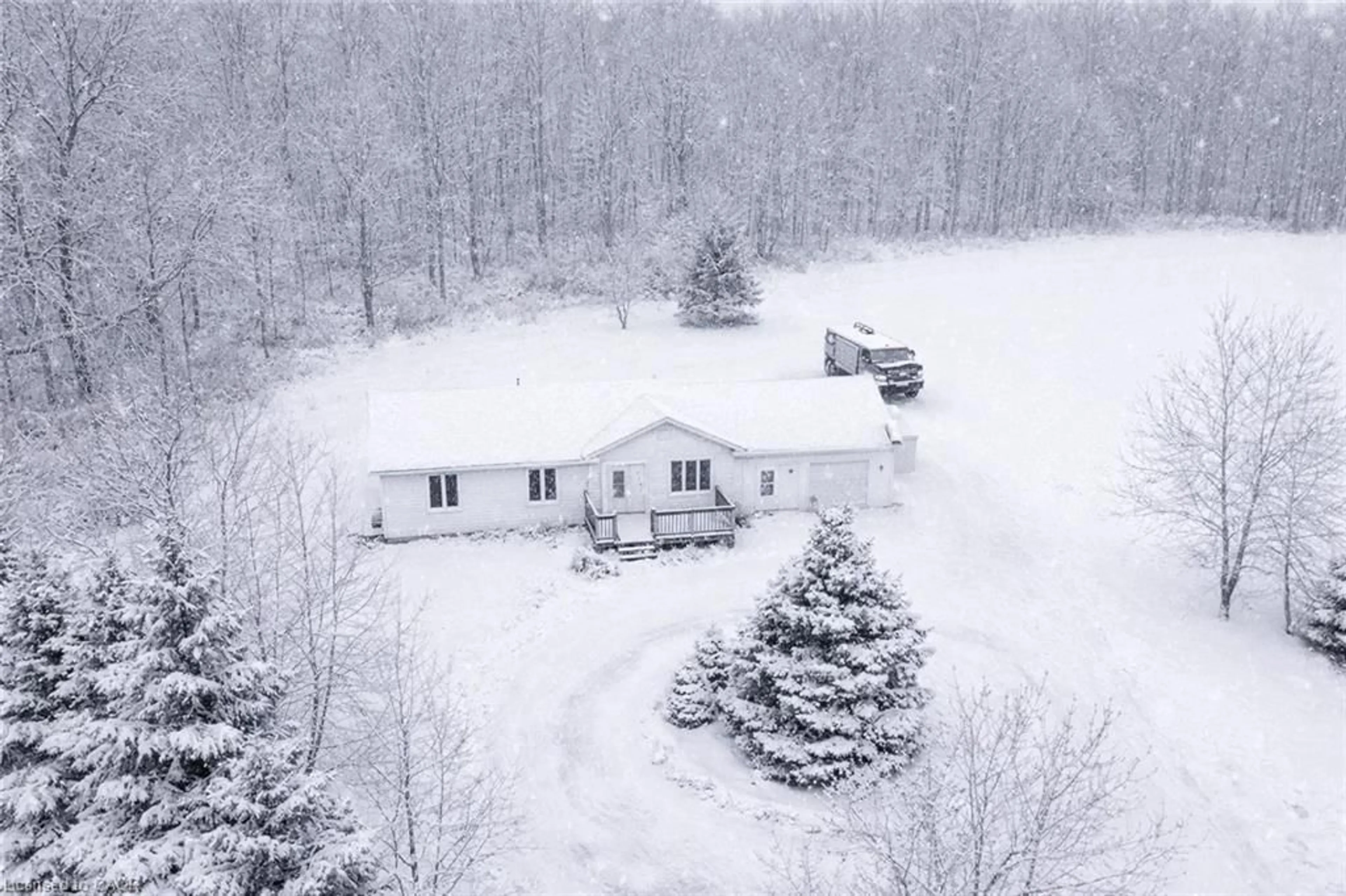 A pic from outside/outdoor area/front of a property/back of a property/a pic from drone, unknown for 2540 Hespeler Rd, Cambridge Ontario N3C 2V3