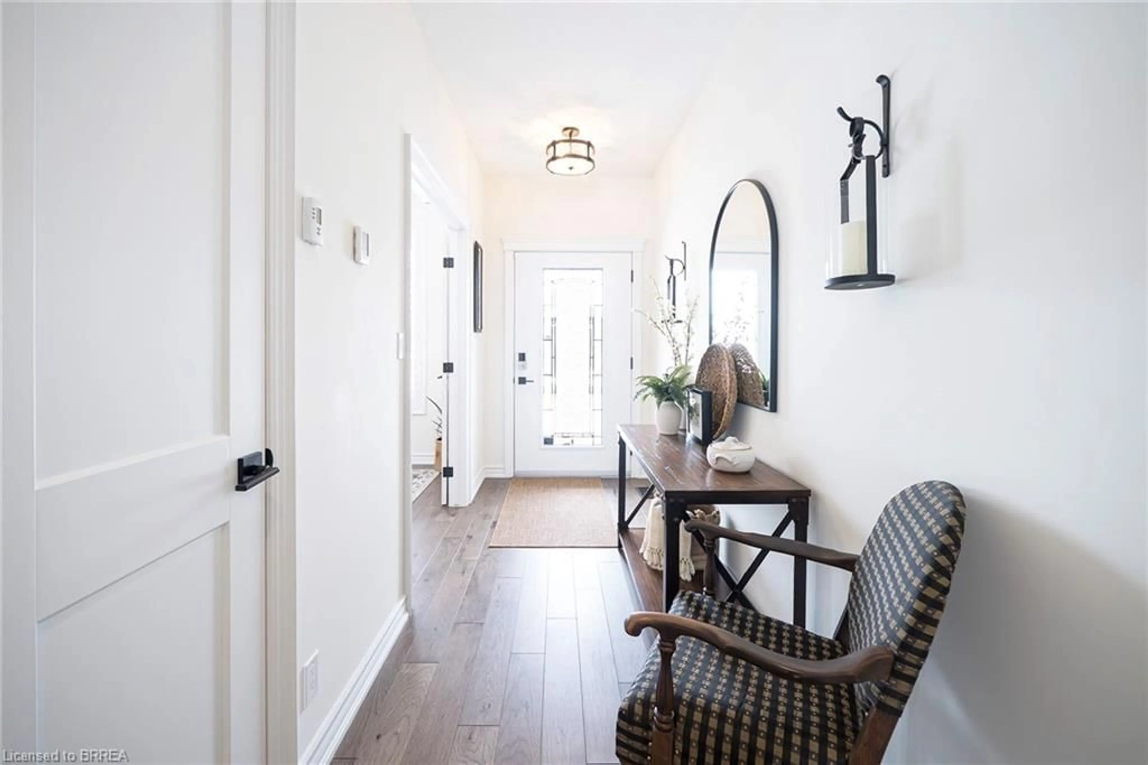 Indoor entryway for 24 Craddock Blvd #8, Jarvis Ontario N0A 1J0