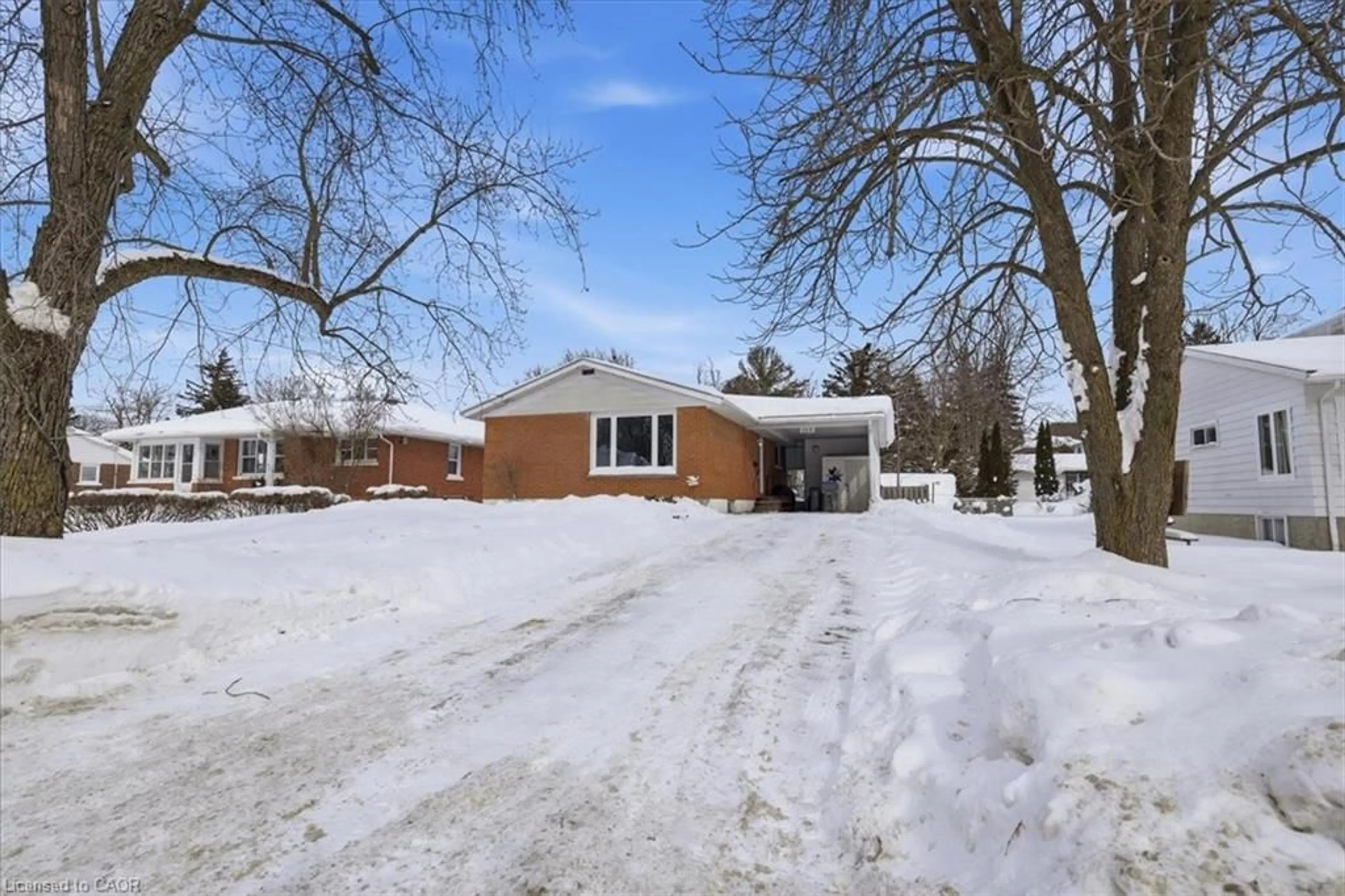 A pic from outside/outdoor area/front of a property/back of a property/a pic from drone, street for 135 Rowland St, Mitchell Ontario N0K 1N0