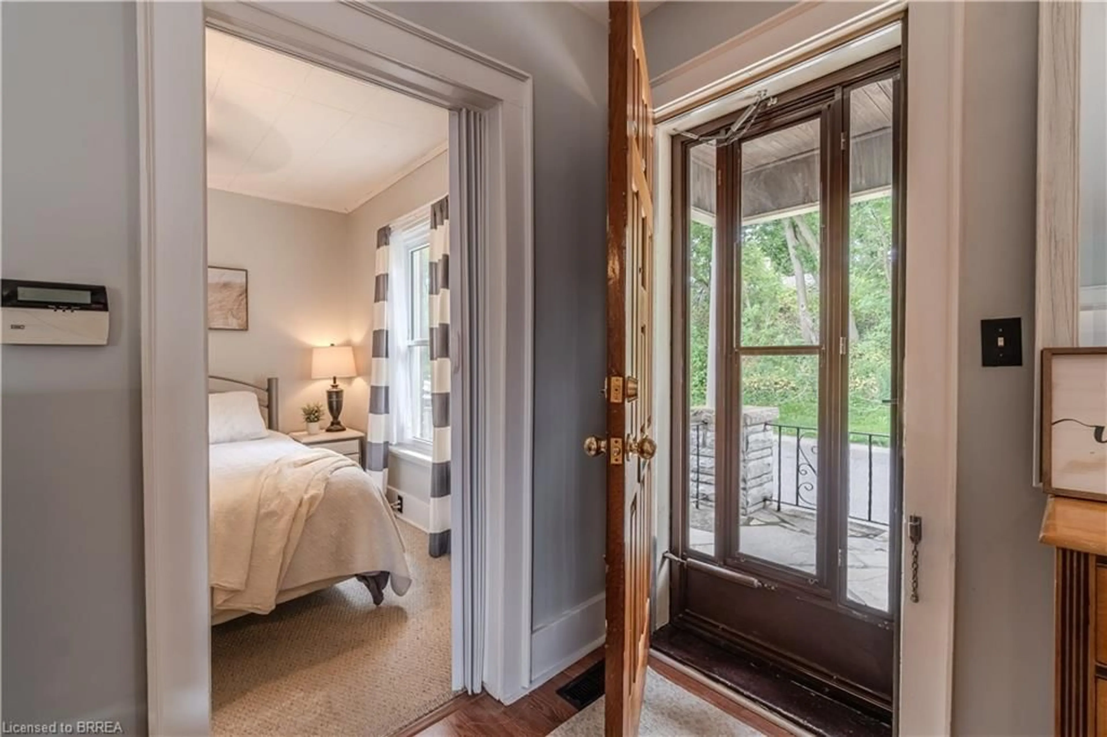 Indoor entryway for 182 Durham St, Brantford Ontario N3S 4Y7