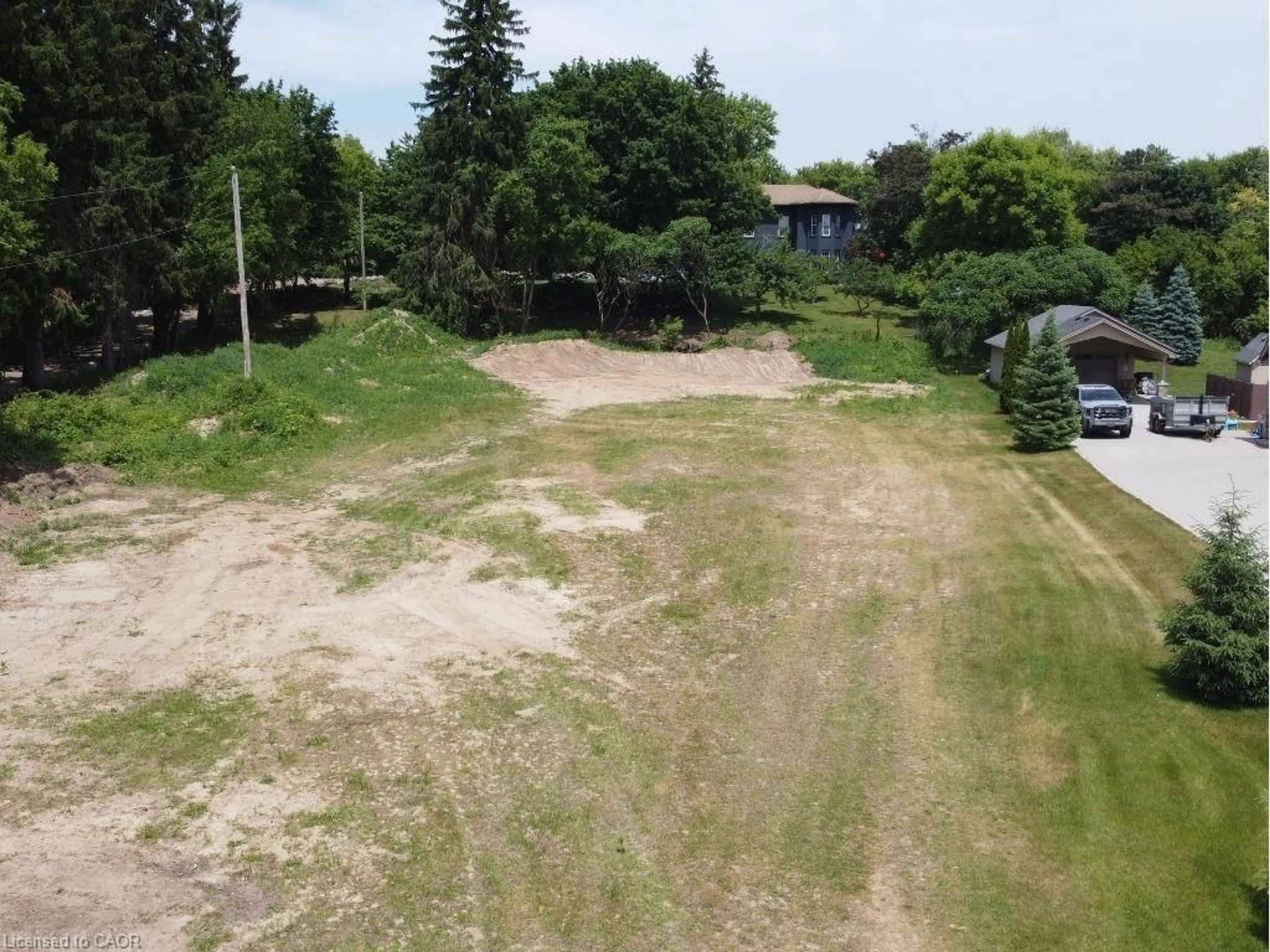 A pic from outside/outdoor area/front of a property/back of a property/a pic from drone, street for 259 Oakhill Dr, Brantford Ontario N3T 5L7