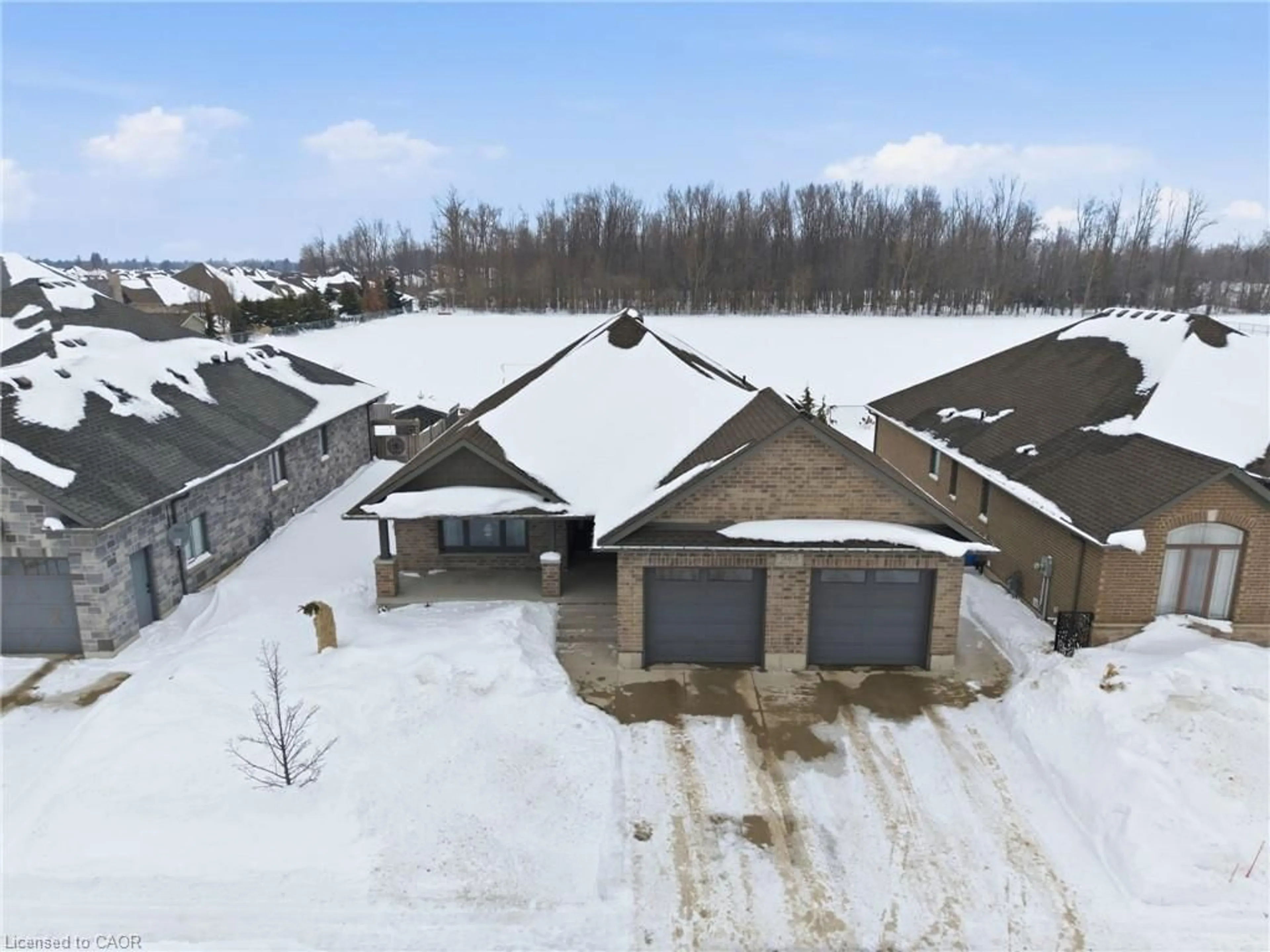 A pic from outside/outdoor area/front of a property/back of a property/a pic from drone, building for 525 Krotz St, Listowel Ontario N4W 0E4