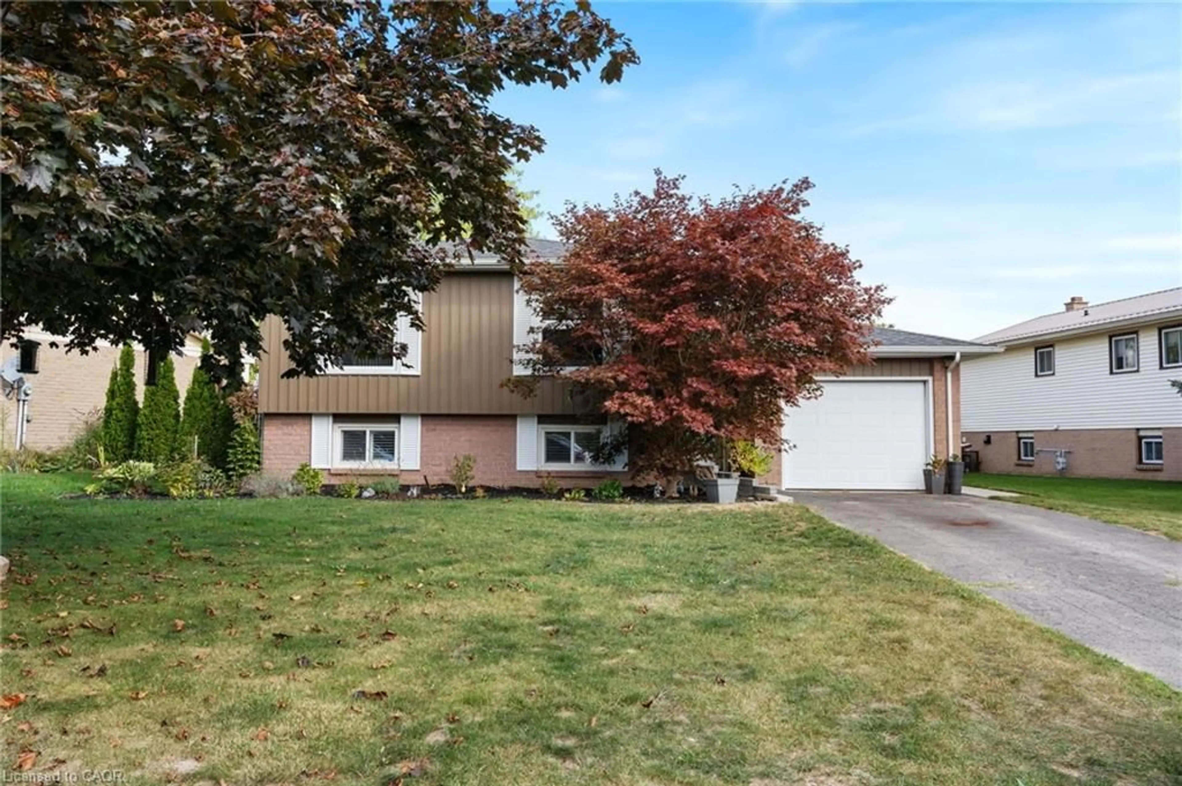 Home with vinyl exterior material, street for 9 Turner Dr, Simcoe Ontario N3Y 5E9