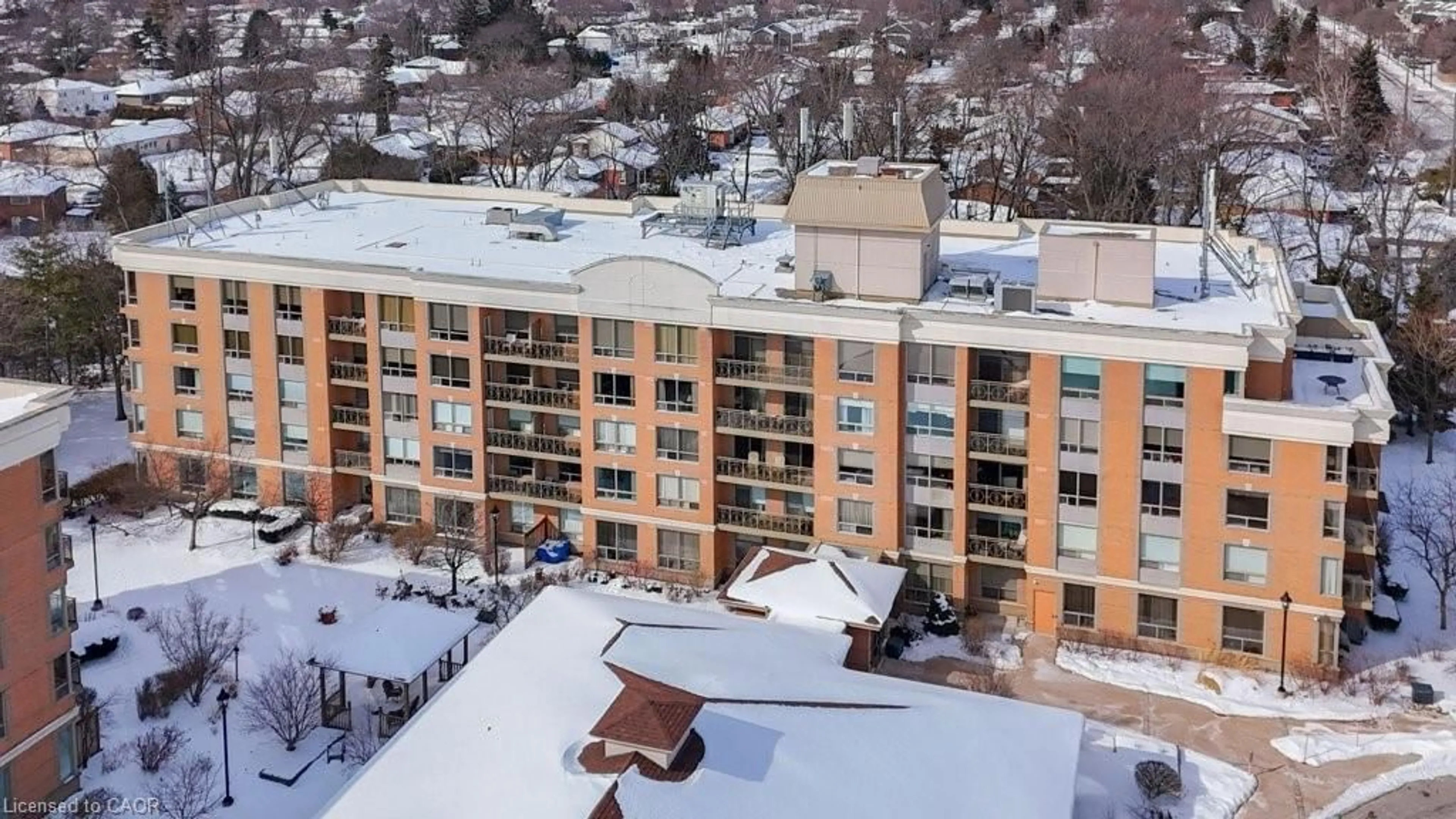 A pic from outside/outdoor area/front of a property/back of a property/a pic from drone, city buildings view from balcony for 100 Burloak Dr #2207, Burlington Ontario L7L 6P6