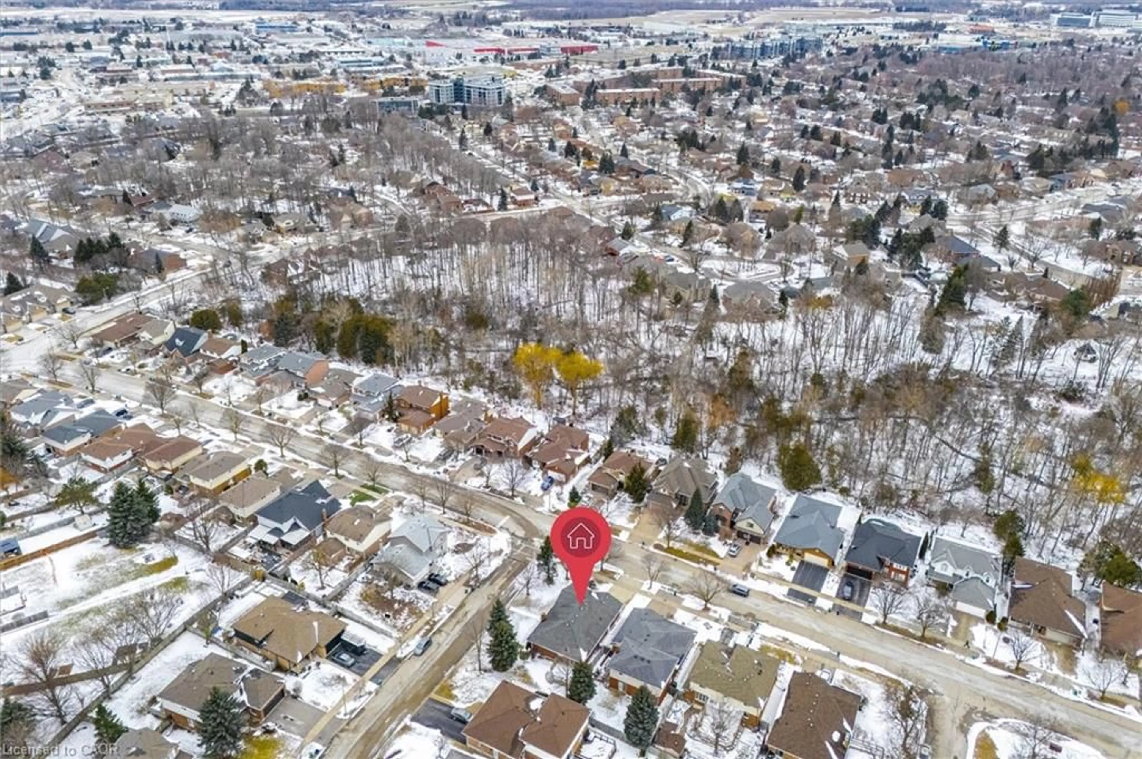 A pic from outside/outdoor area/front of a property/back of a property/a pic from drone, street for 556 Stanwood Cres, Waterloo Ontario N2K 3P3