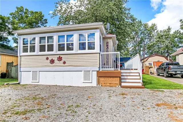 10 Fourth Ave, Long Point 2