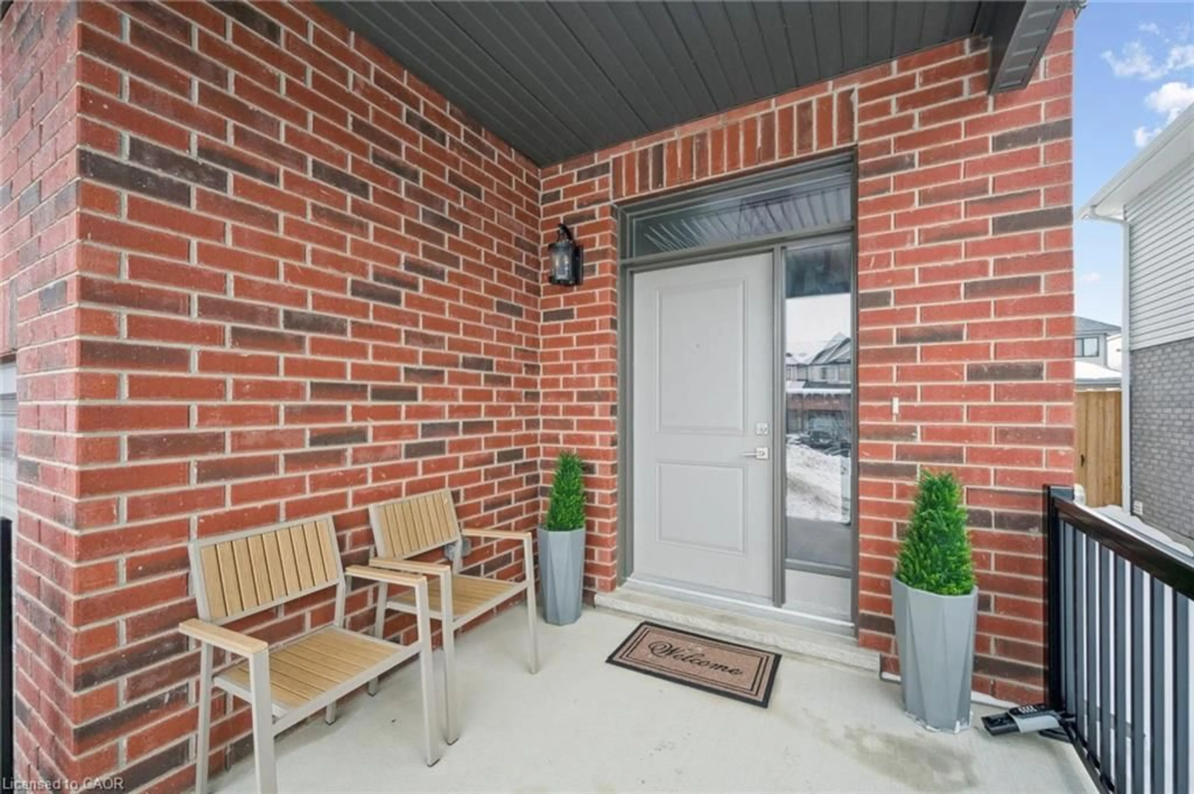 Patio, street for 138 Woodberry Cres, Elmira Ontario N3B 0E5