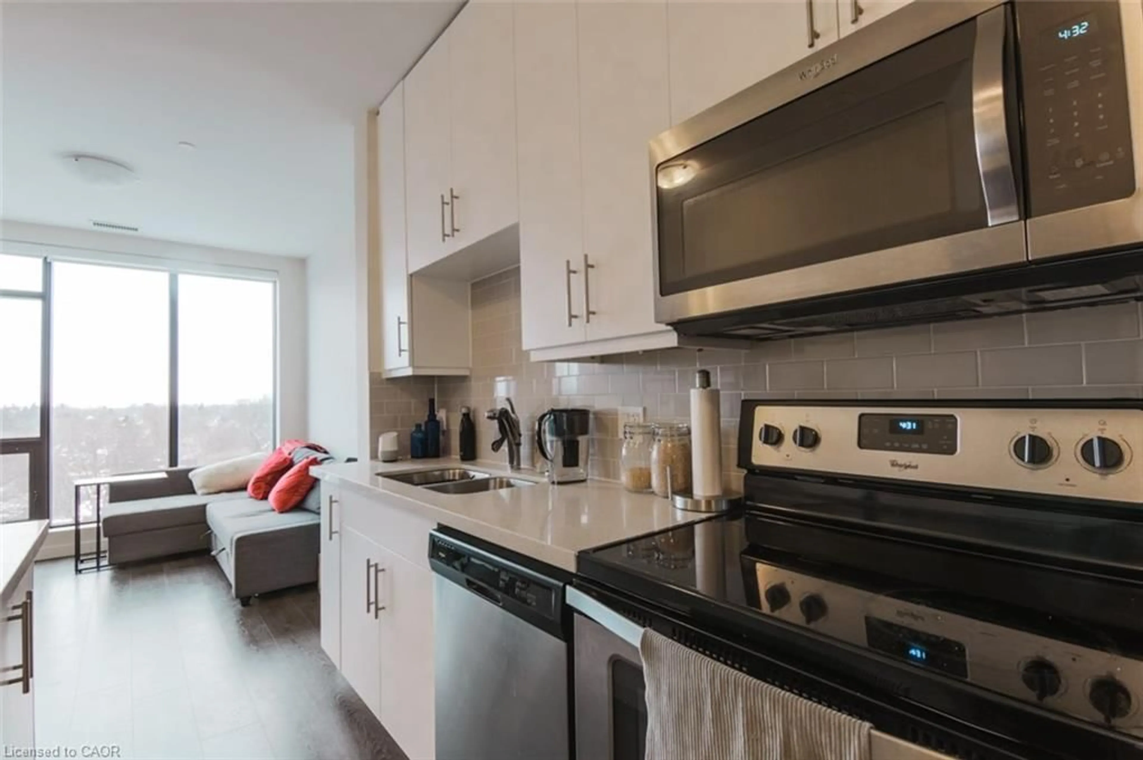 Standard kitchen, unknown for 690 King St #514, Kitchener Ontario N2H 5L8