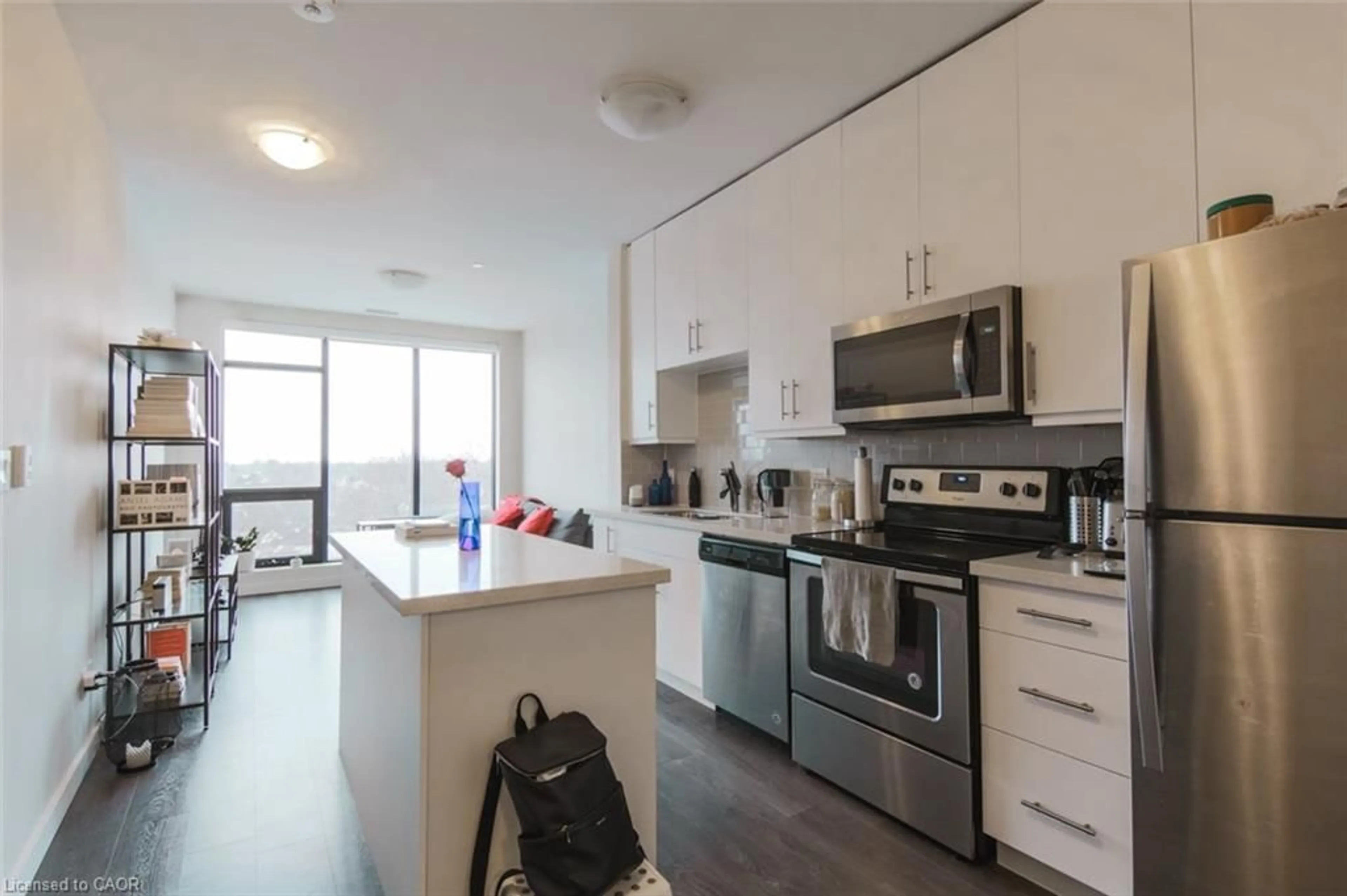 Standard kitchen, unknown for 690 King St #514, Kitchener Ontario N2H 5L8