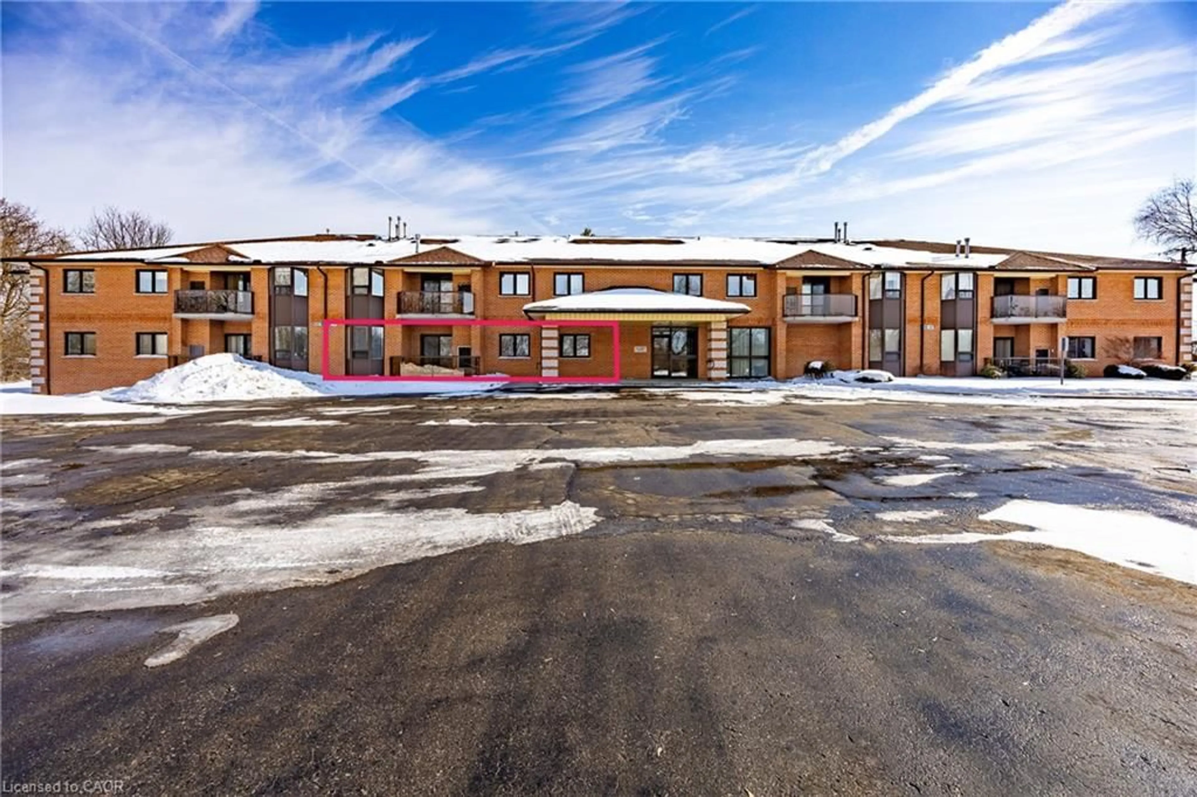 Indoor foyer for 303 William St #103, Delhi Ontario N4B 1N1