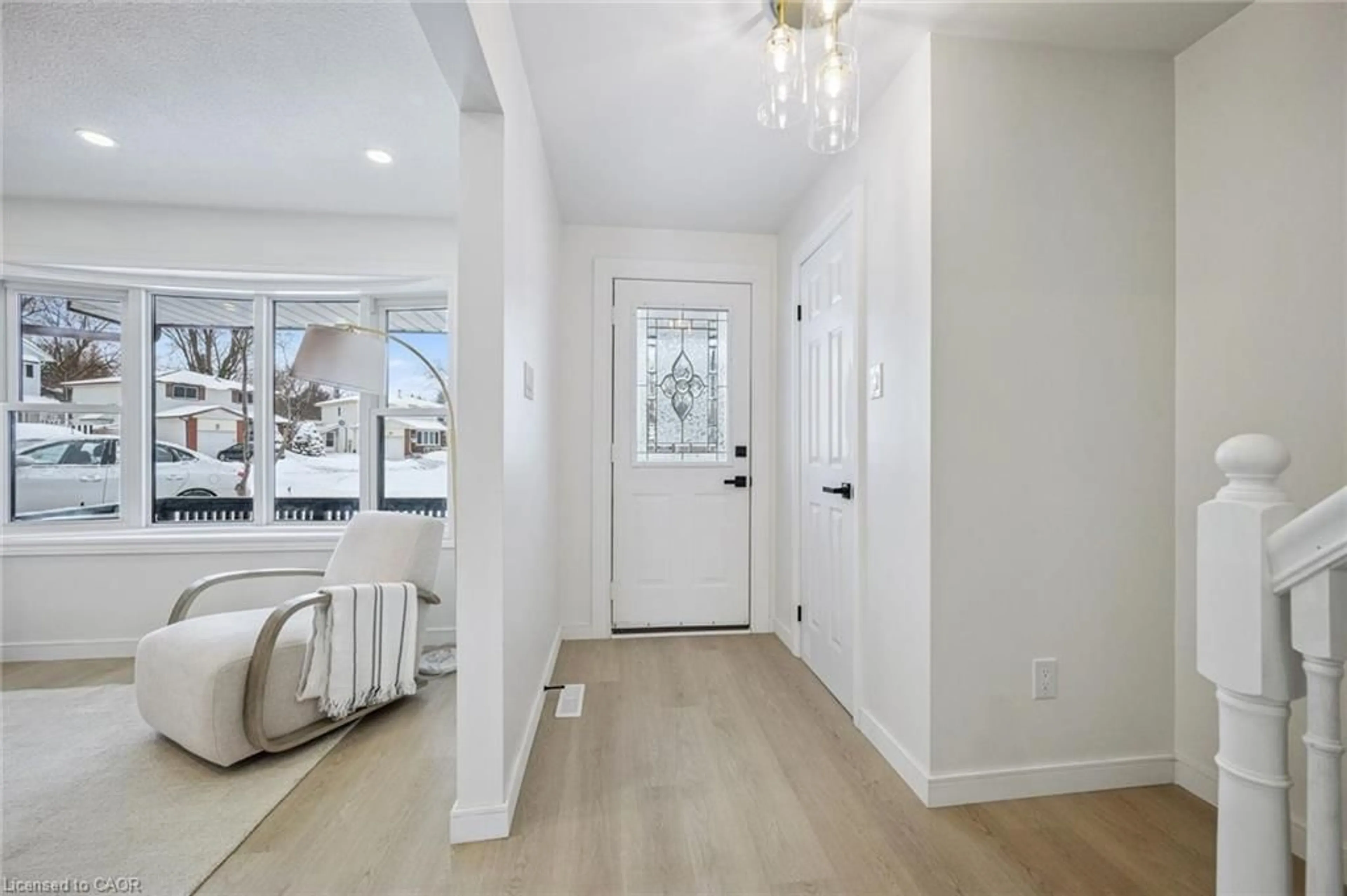 Indoor entryway for 21 Forest Glen Crt, Kitchener Ontario N2N 1E1