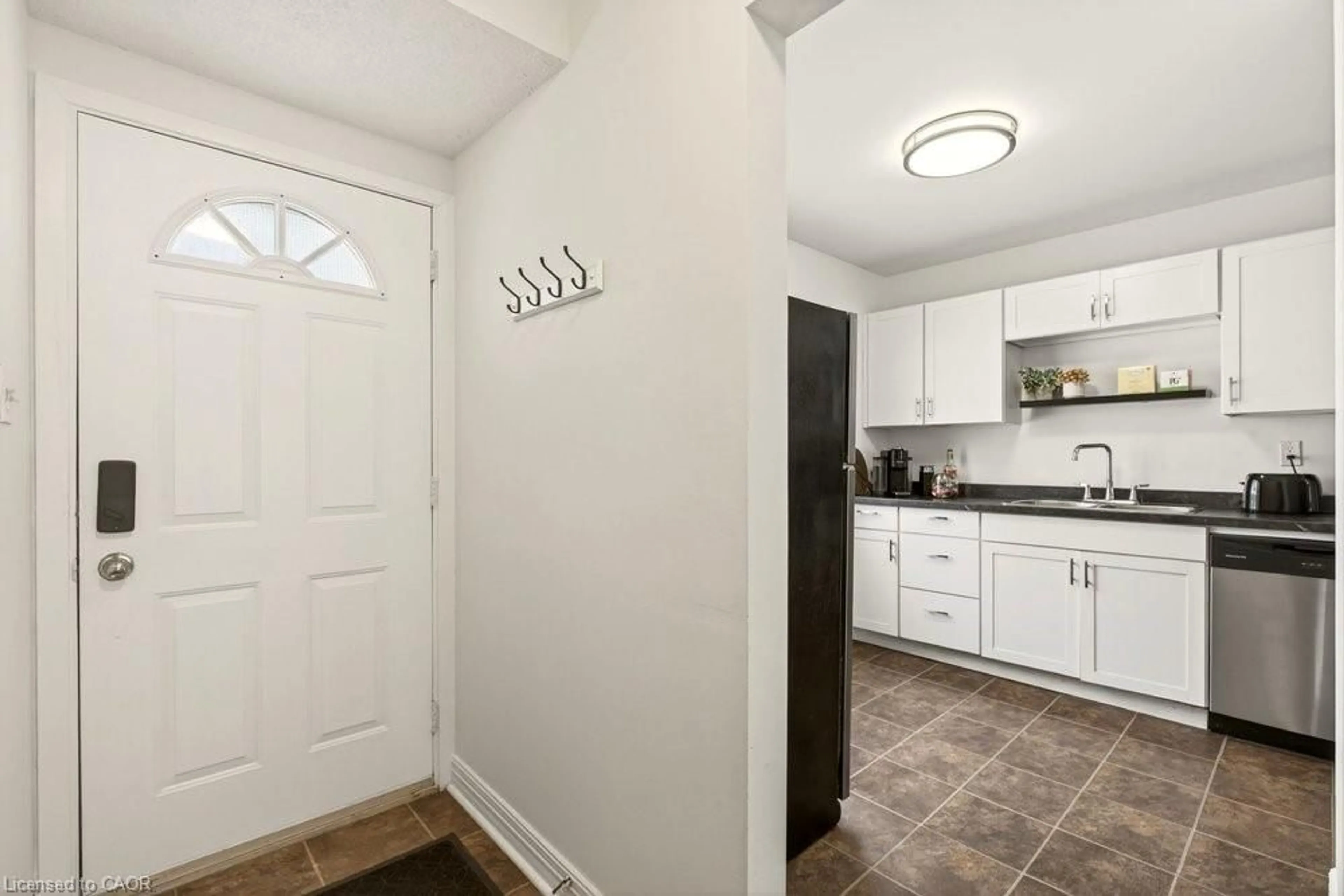 Standard kitchen, ceramic/tile floor for 82 San Remo Dr, Hamilton Ontario L9C 5N6