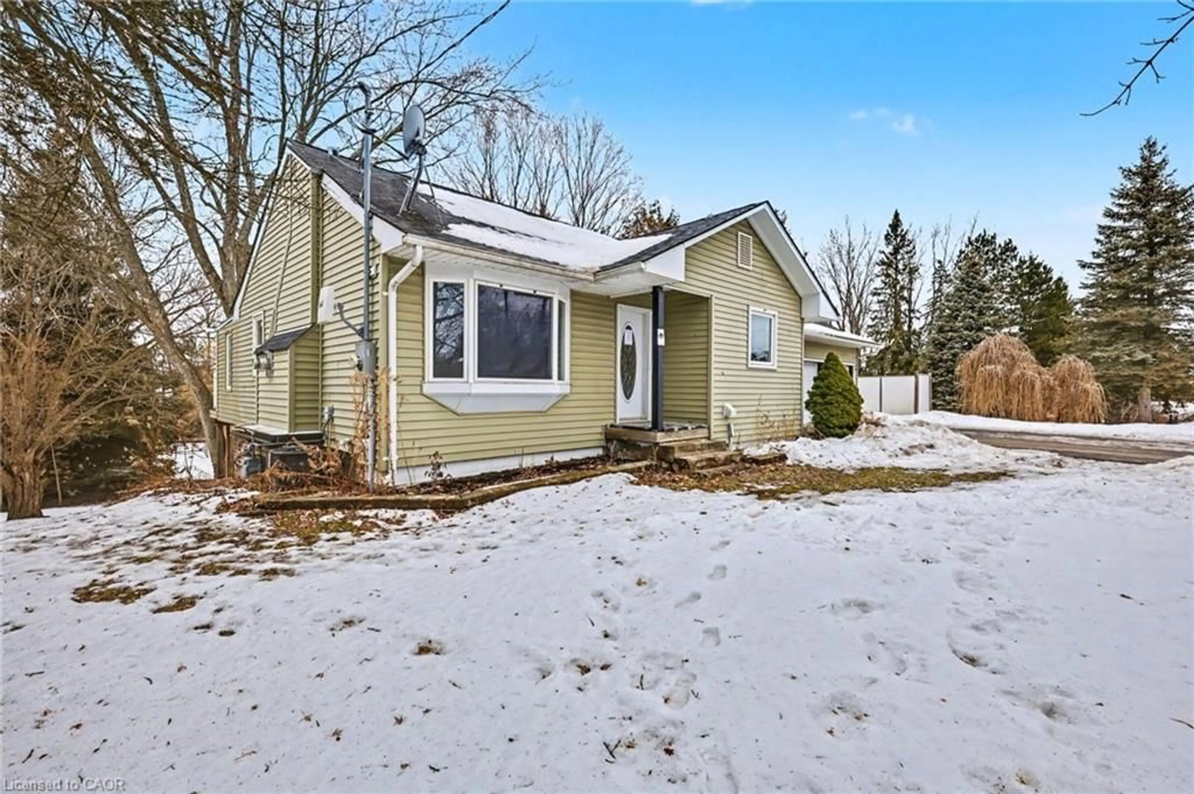 Home with vinyl exterior material, street for 3440 Simcoe St, Oshawa Ontario L1H 7K4