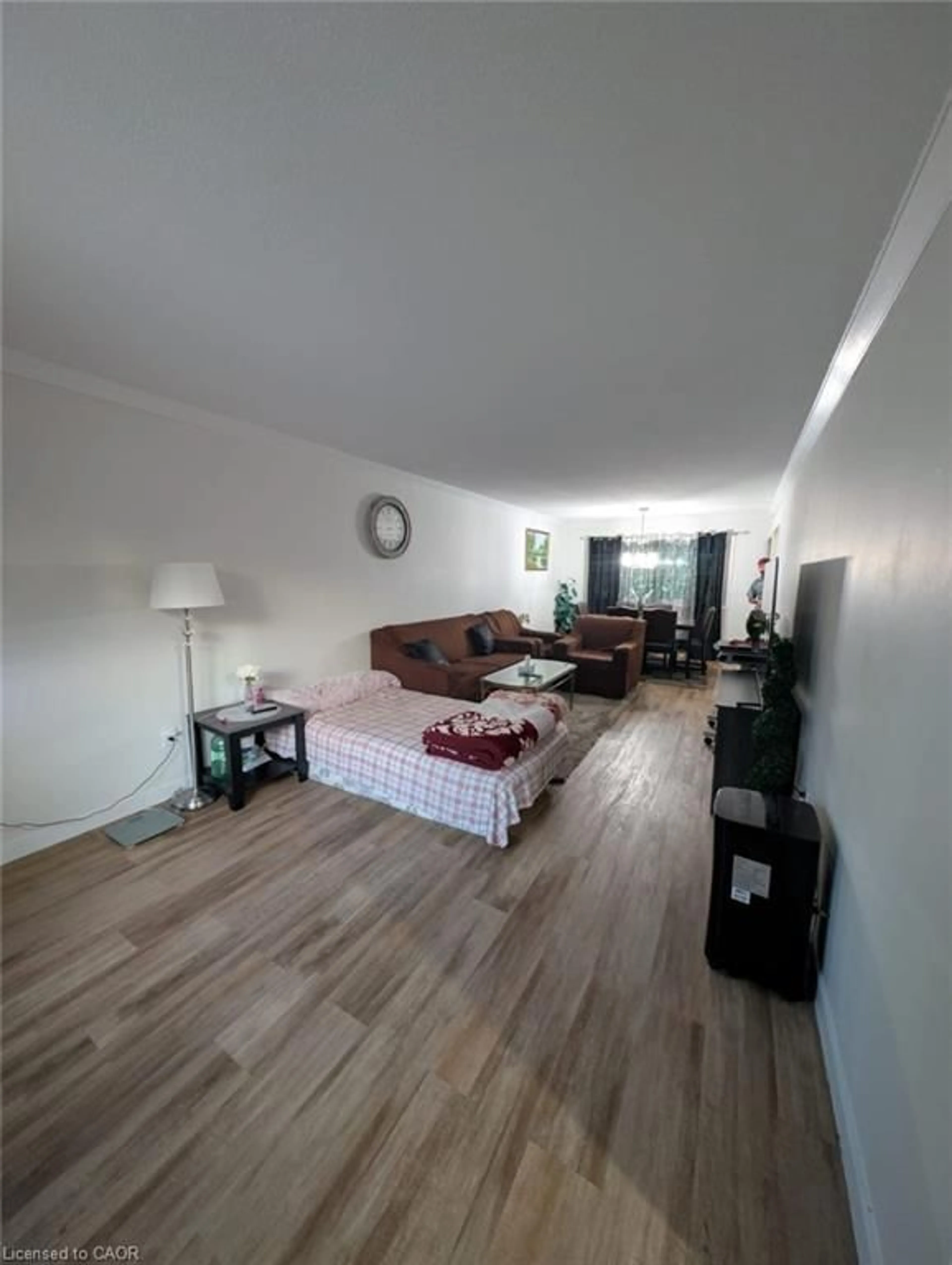 A pic of a room for 30 Green Valley Dr, Kitchener Ontario N2P 1G8