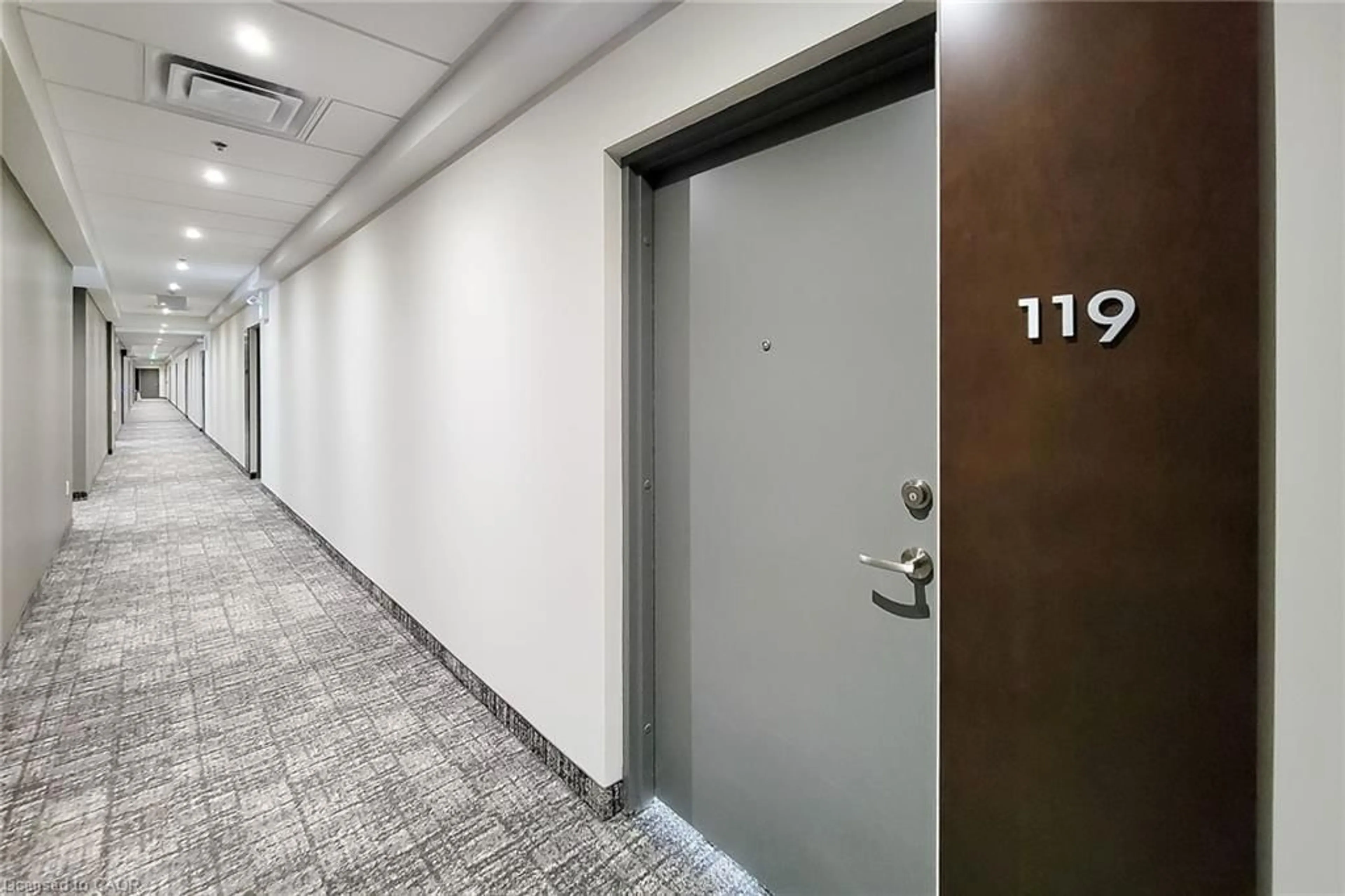 Indoor foyer for 1 Redfern Ave, Hamilton Ontario L9C 0E6