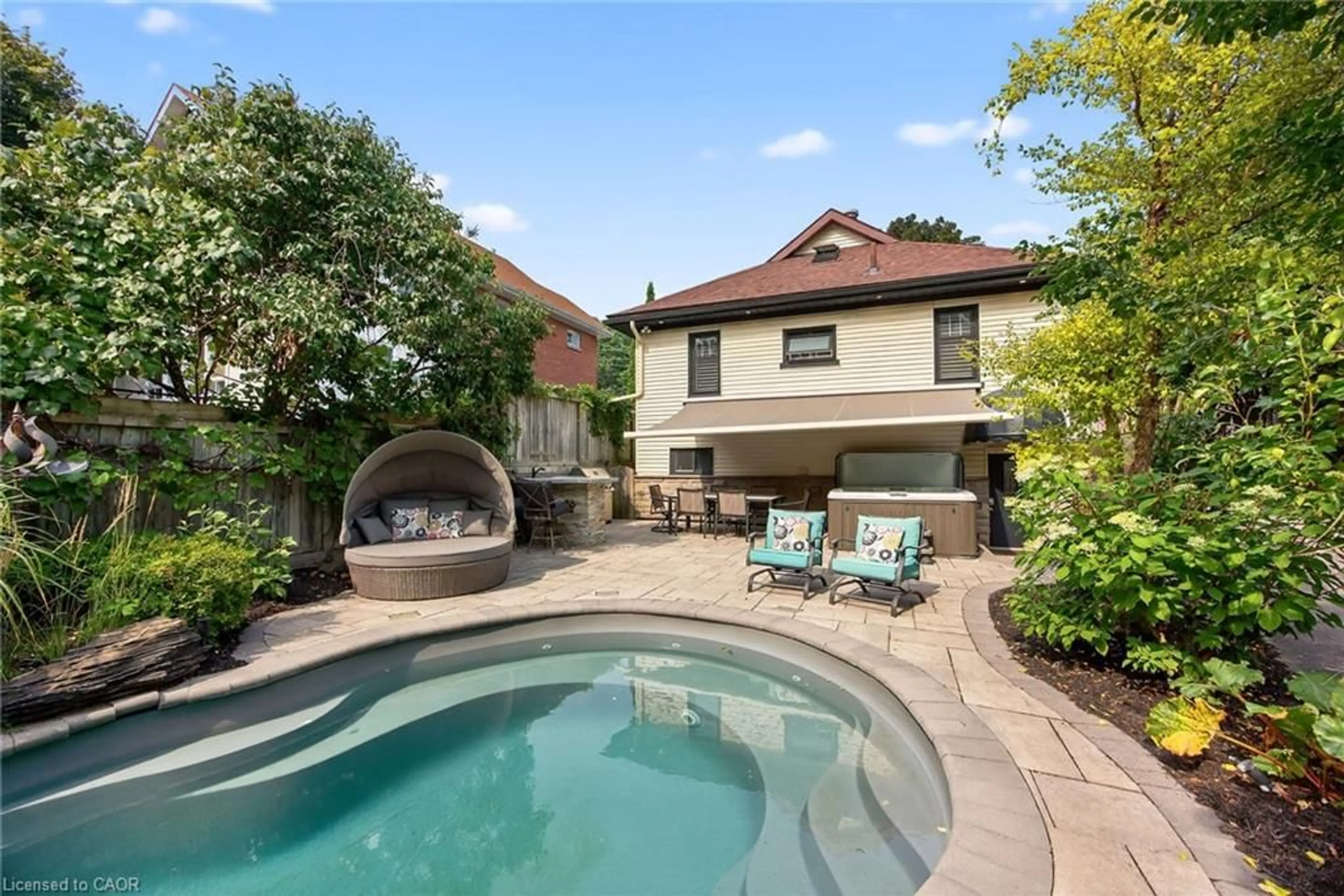 Pool for 108 Owen St, Barrie Ontario L4M 3H7