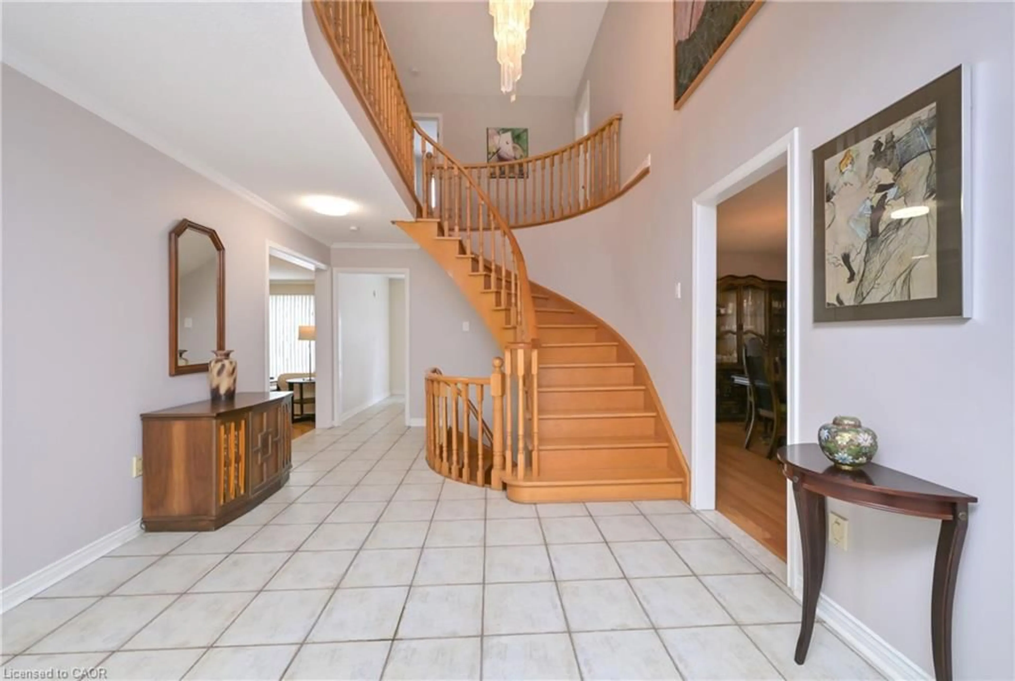 Indoor foyer for 303 Forest Dr, Woodbridge Ontario L4L 3W7