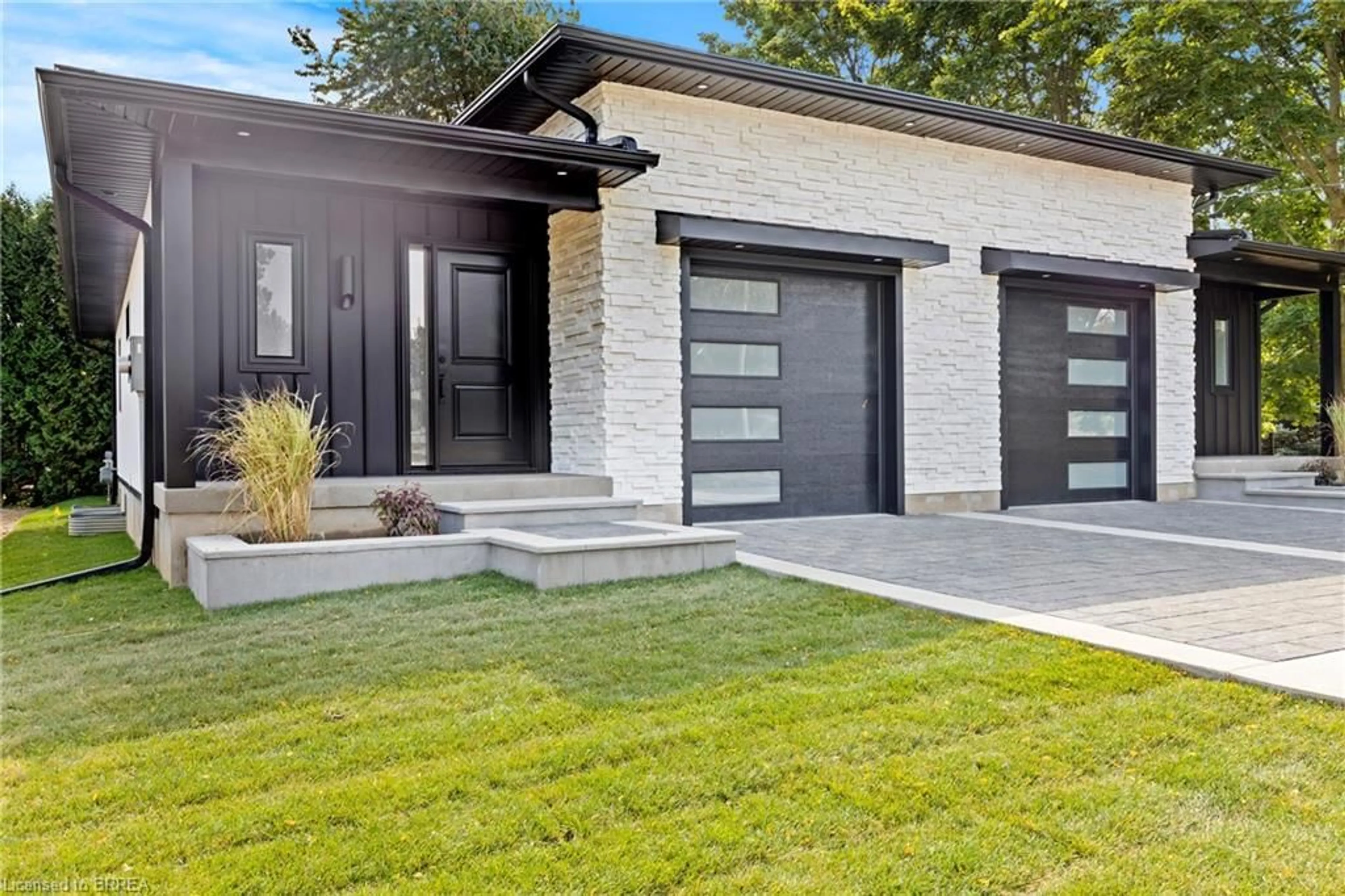 Home with brick exterior material, street for 139 King Edward St, Paris Ontario N3L 3E3