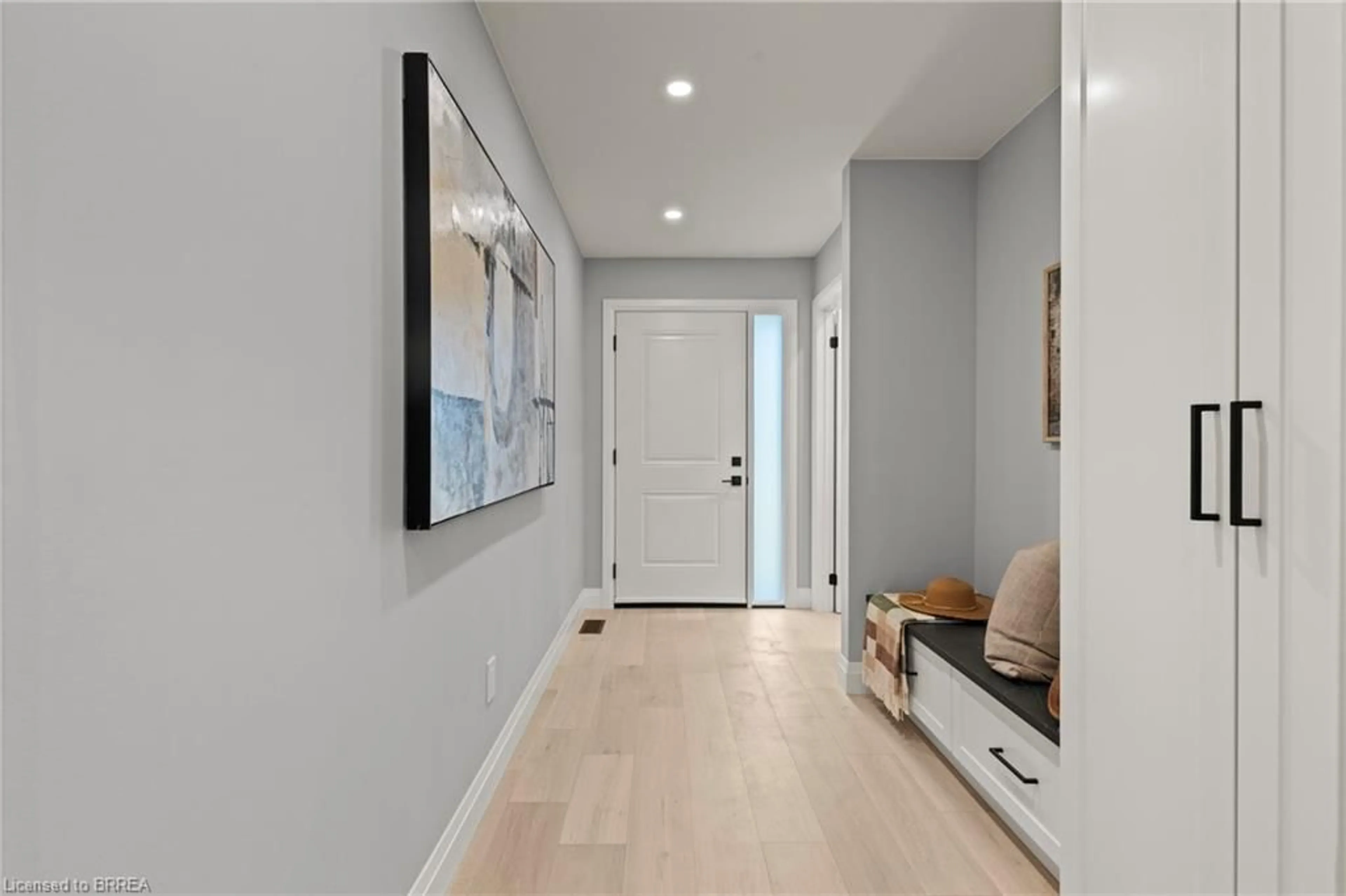 Indoor entryway for 139 King Edward St, Paris Ontario N3L 3E3