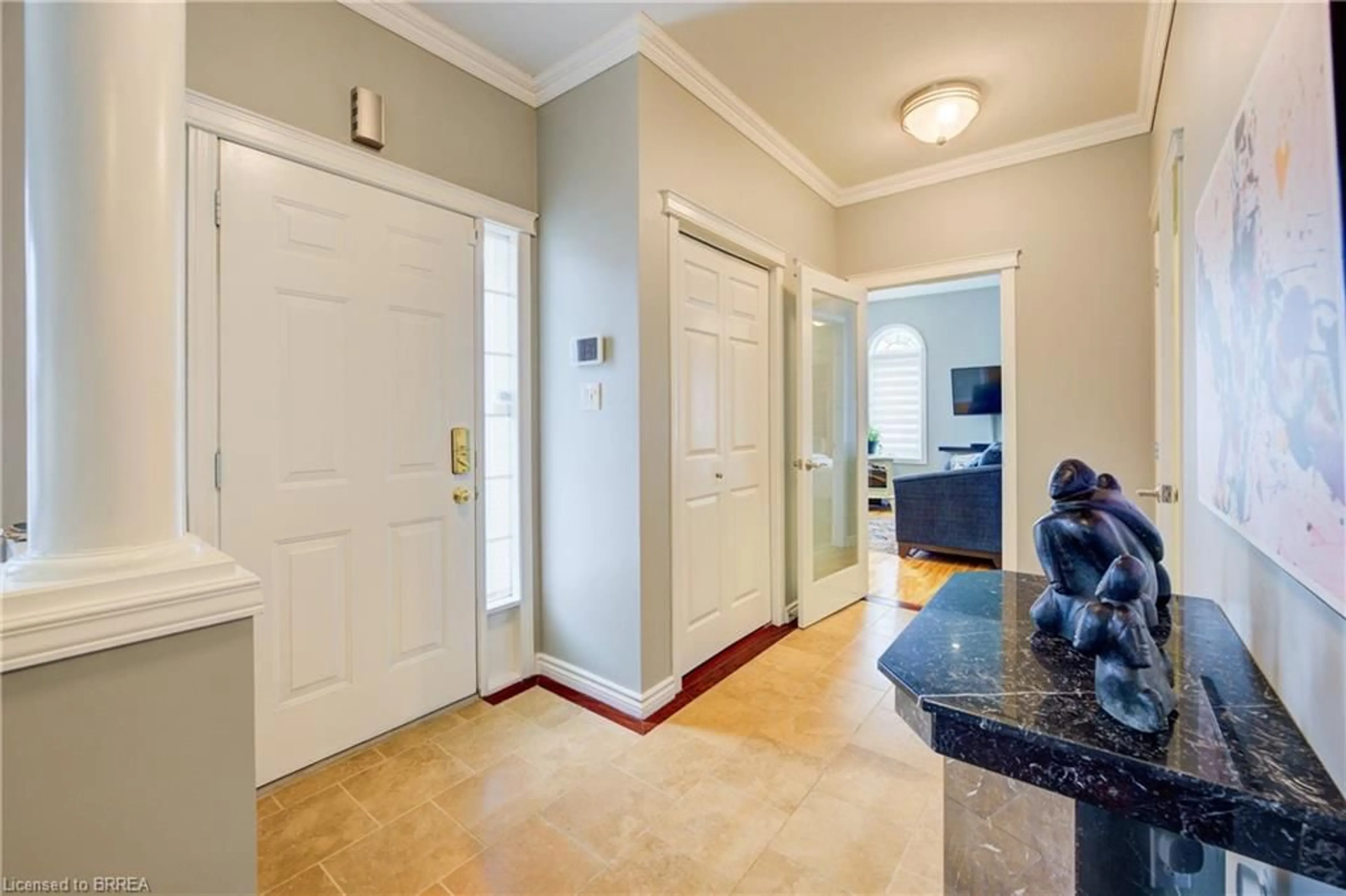 Indoor foyer for 10 Cobblestone Dr #13, Paris Ontario N3L 4G8