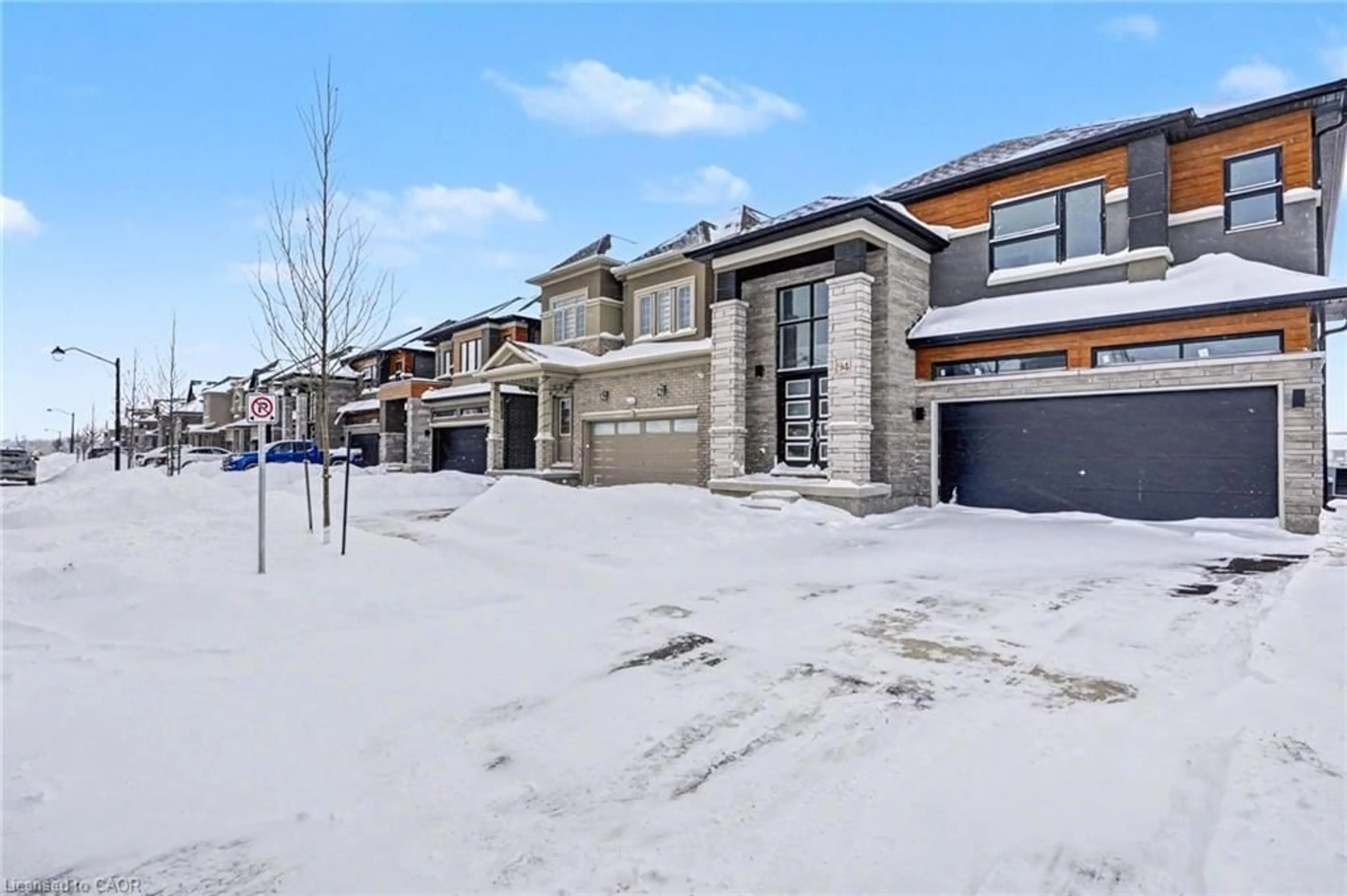 A pic from outside/outdoor area/front of a property/back of a property/a pic from drone, street for 94 Hitchman St, Paris Ontario N3L 0M1