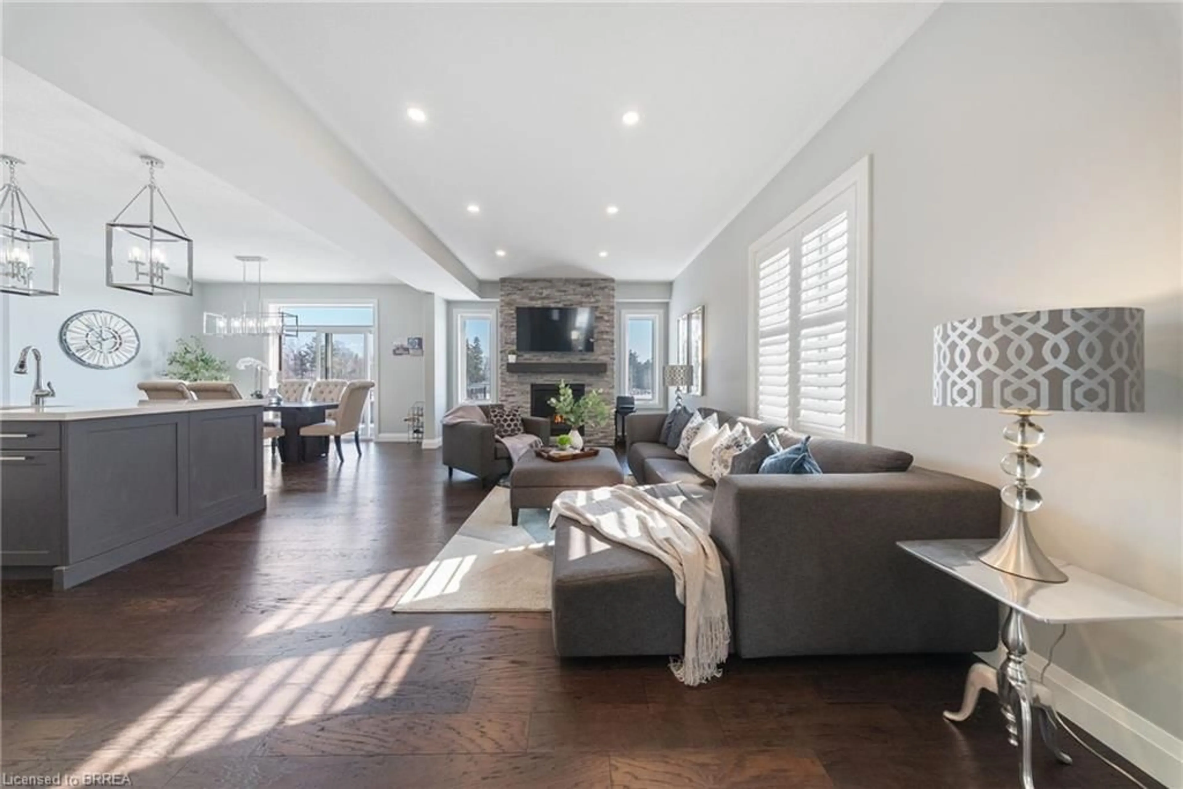 Living room with furniture, unknown for 18 Whiting Dr, Paris Ontario N3L 0H3