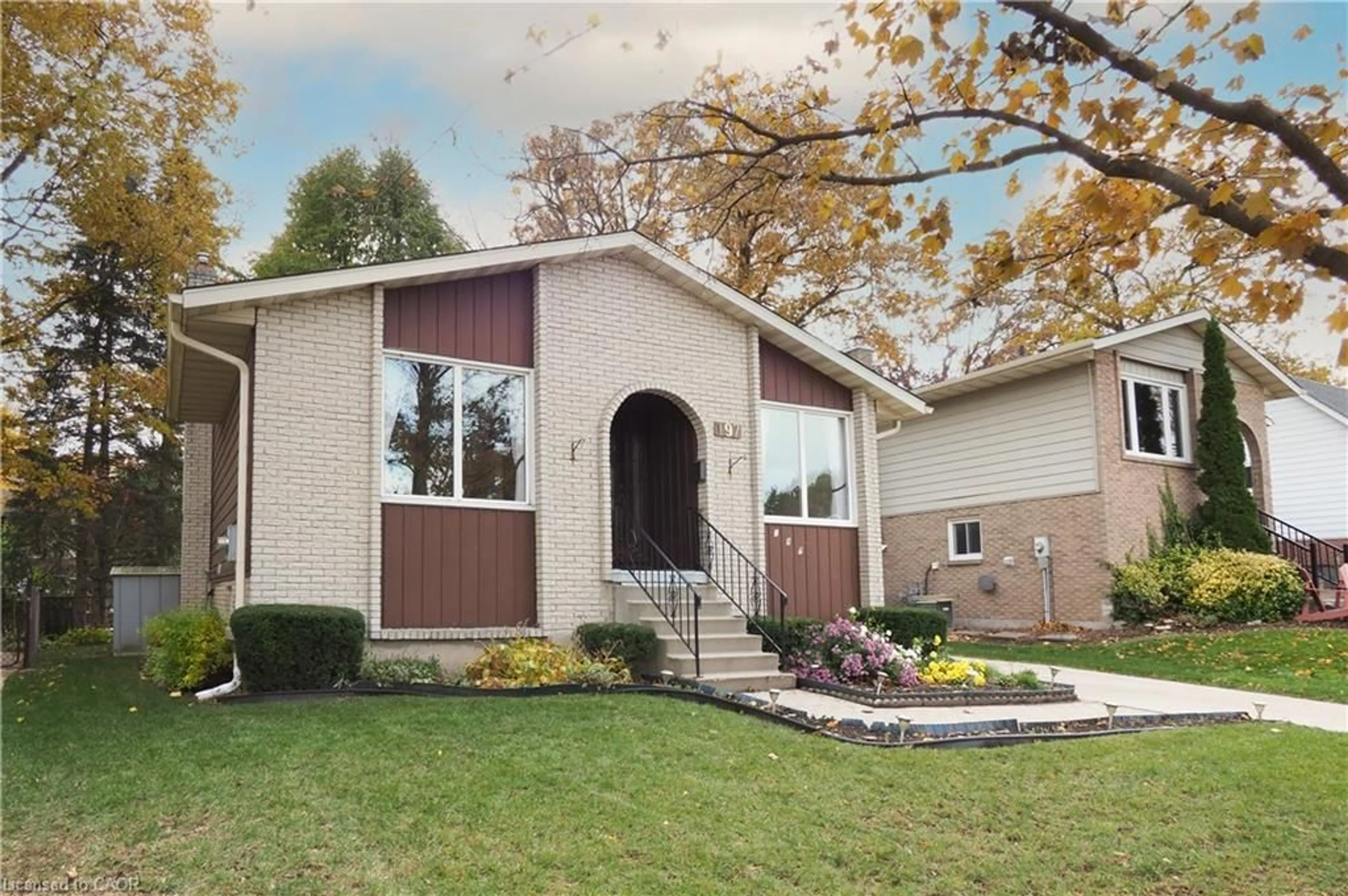 Home with vinyl exterior material, street for 197 Wedgewood Dr, Cambridge Ontario N1S 4P7