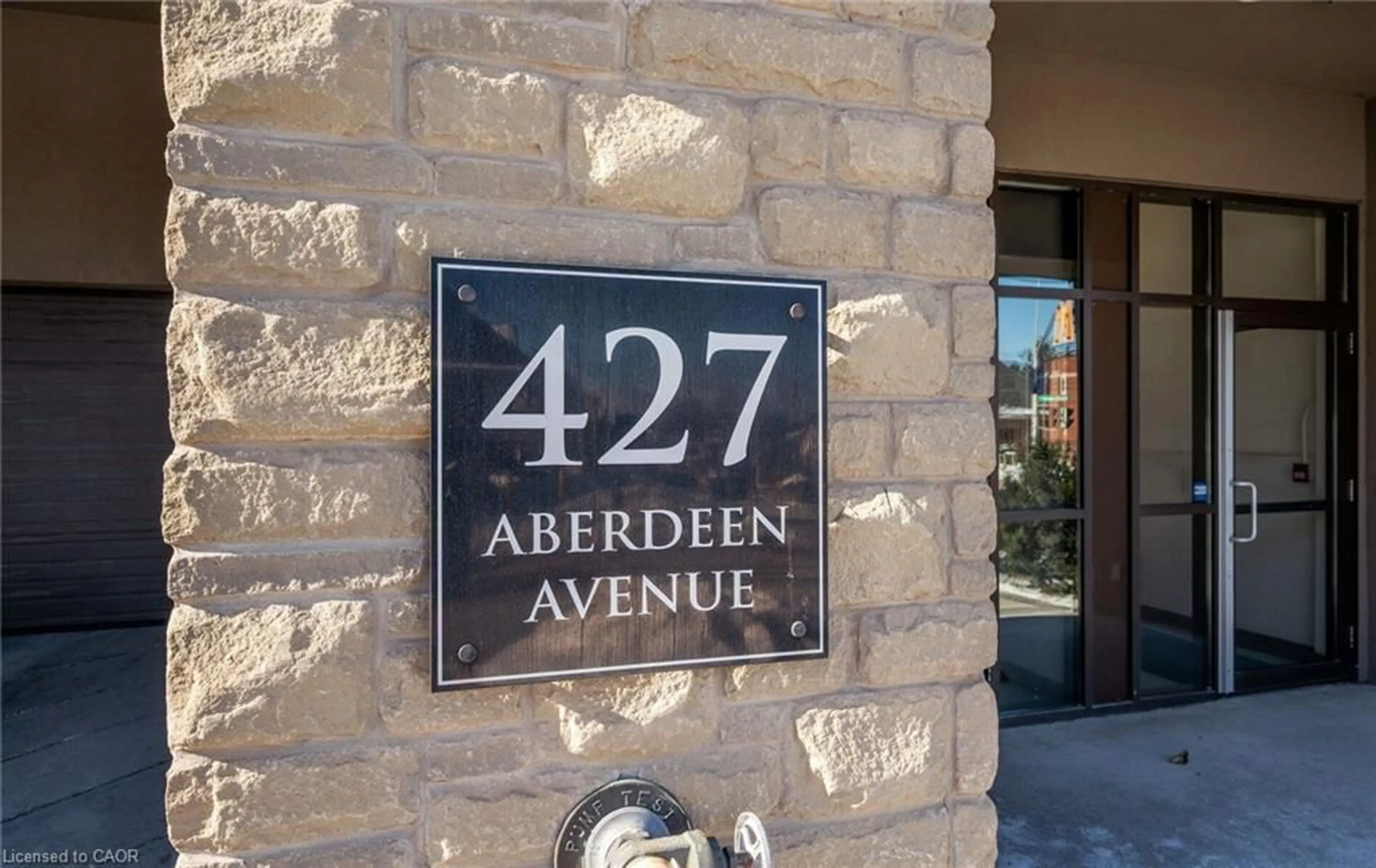 Indoor foyer for 427 Aberdeen Ave, Hamilton Ontario L8P 2S4