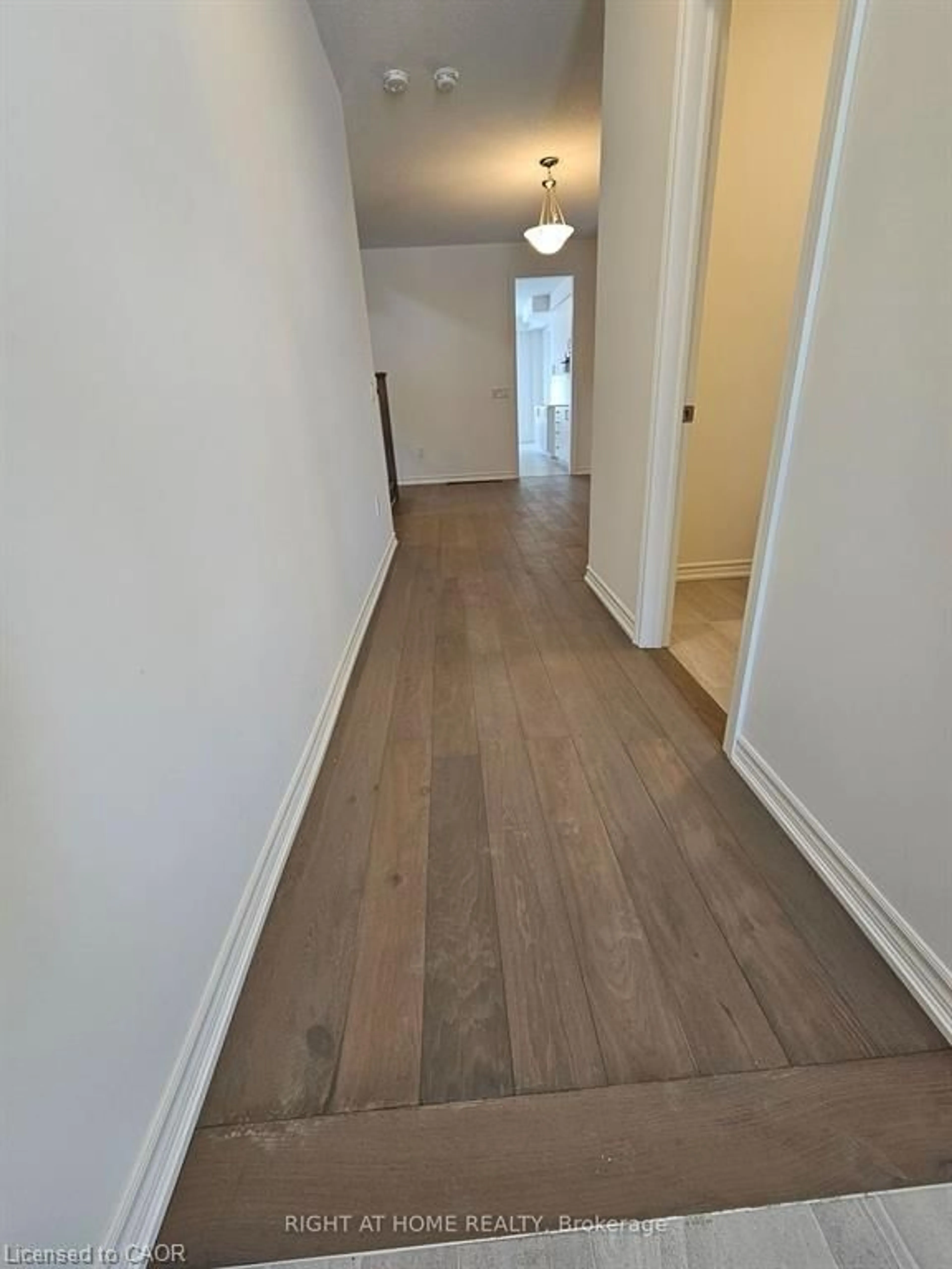 A pic of a room for 8 Daisy St, Midhurst Ontario L9X 2C5