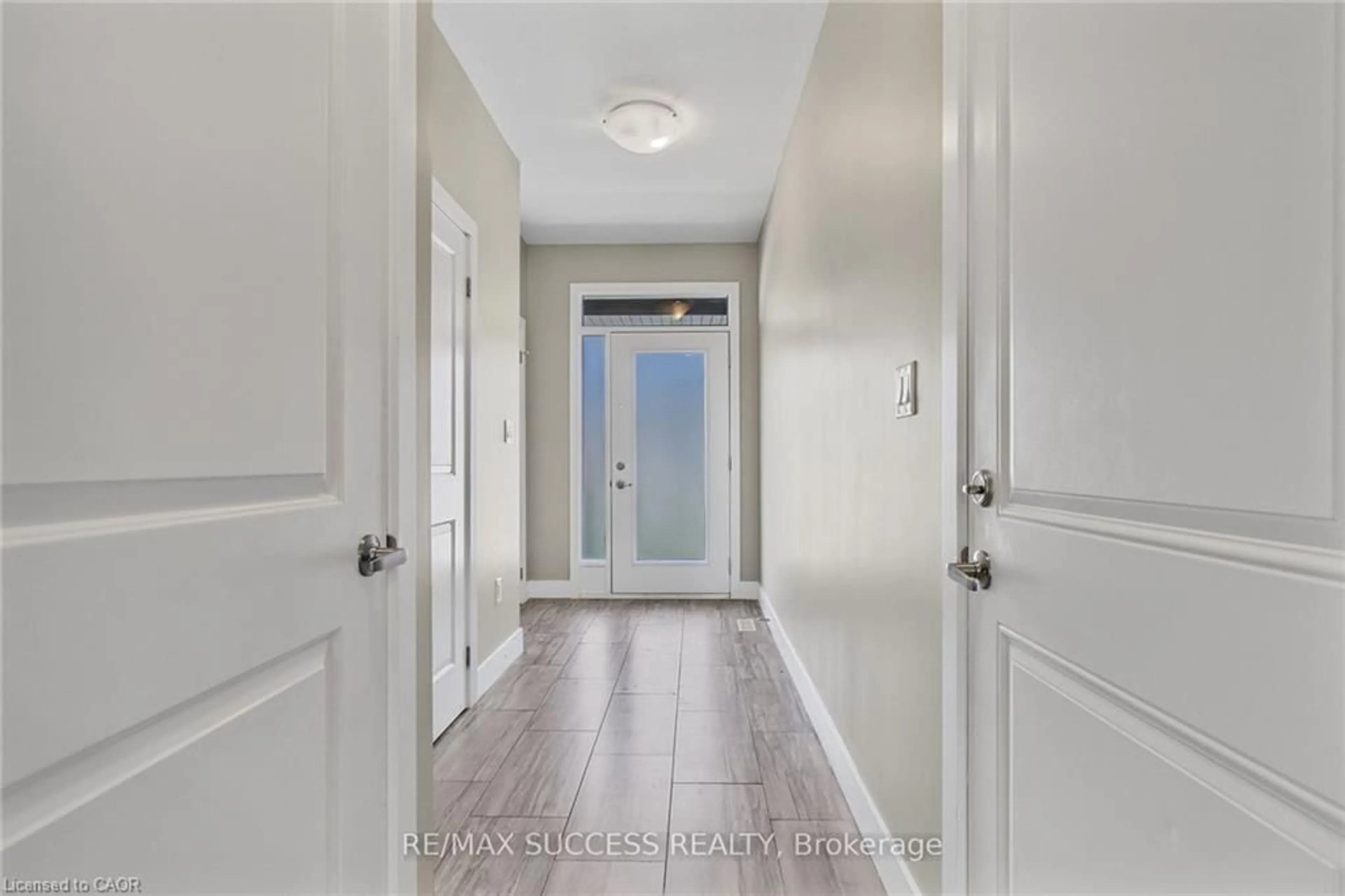 Indoor entryway for 1960 Dalmagarry Rd #85, London Ontario N6G 0T8