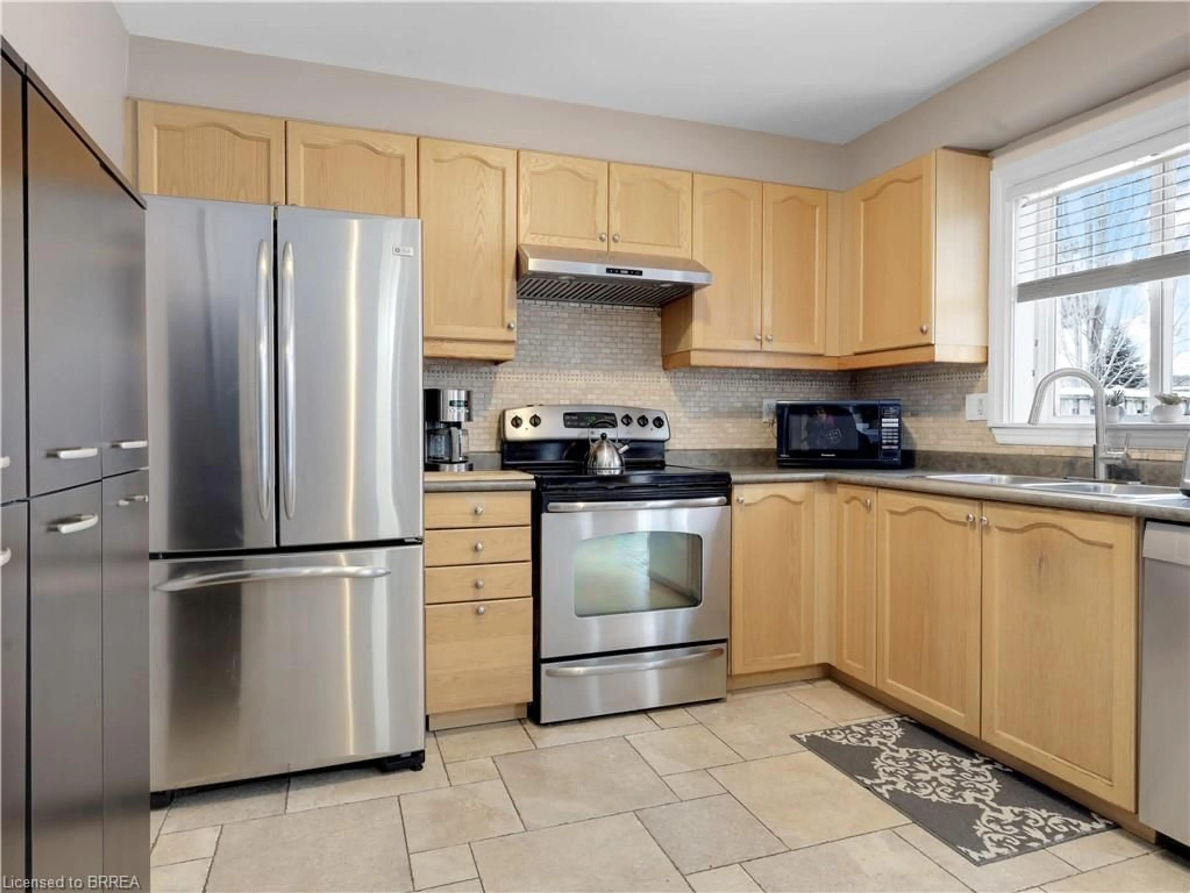 Standard kitchen, unknown for 66 Gaydon Way, Brantford Ontario N3T 6M9