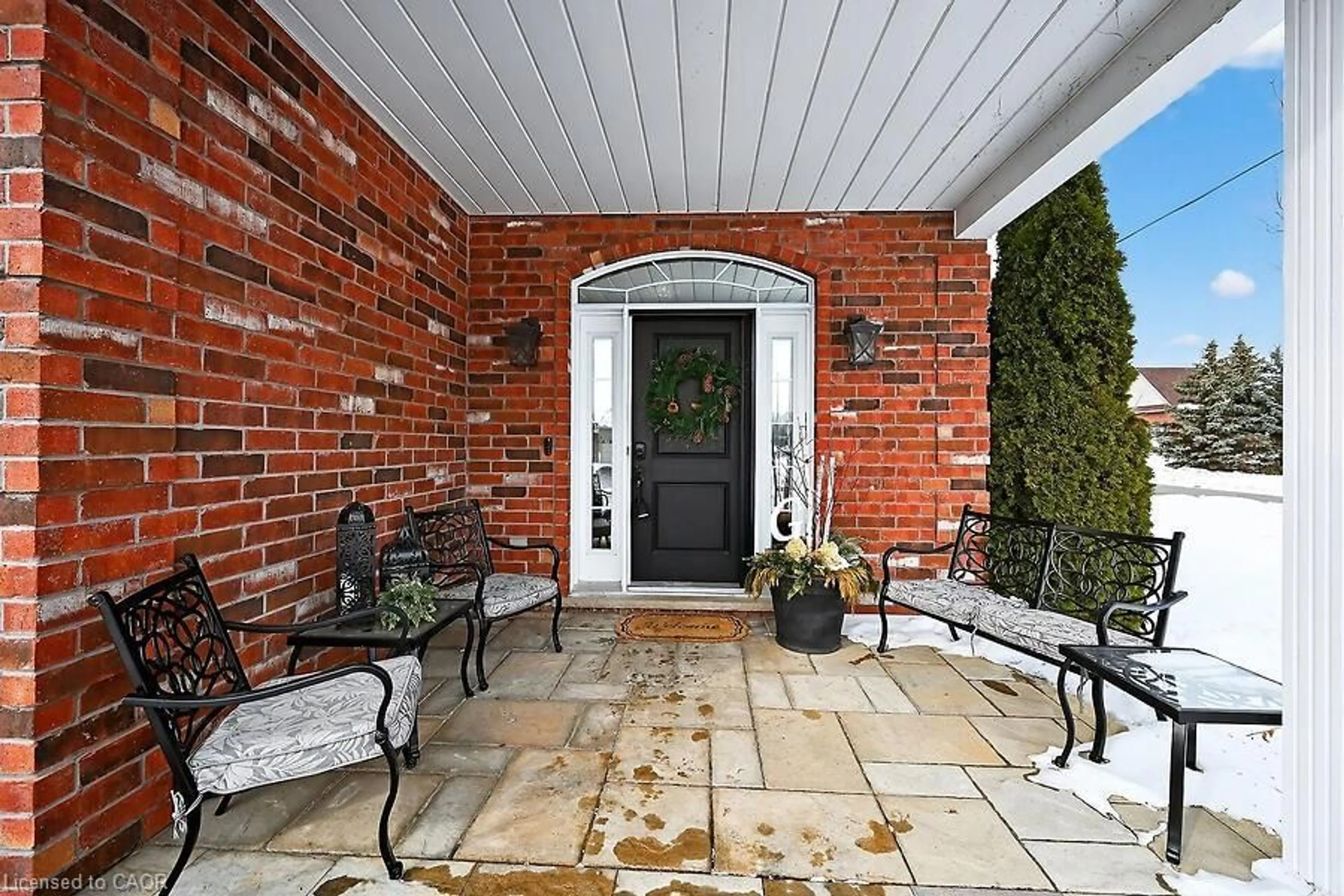 Patio, street for 2 Southwood Cres, Caledonia Ontario N3W 0A6