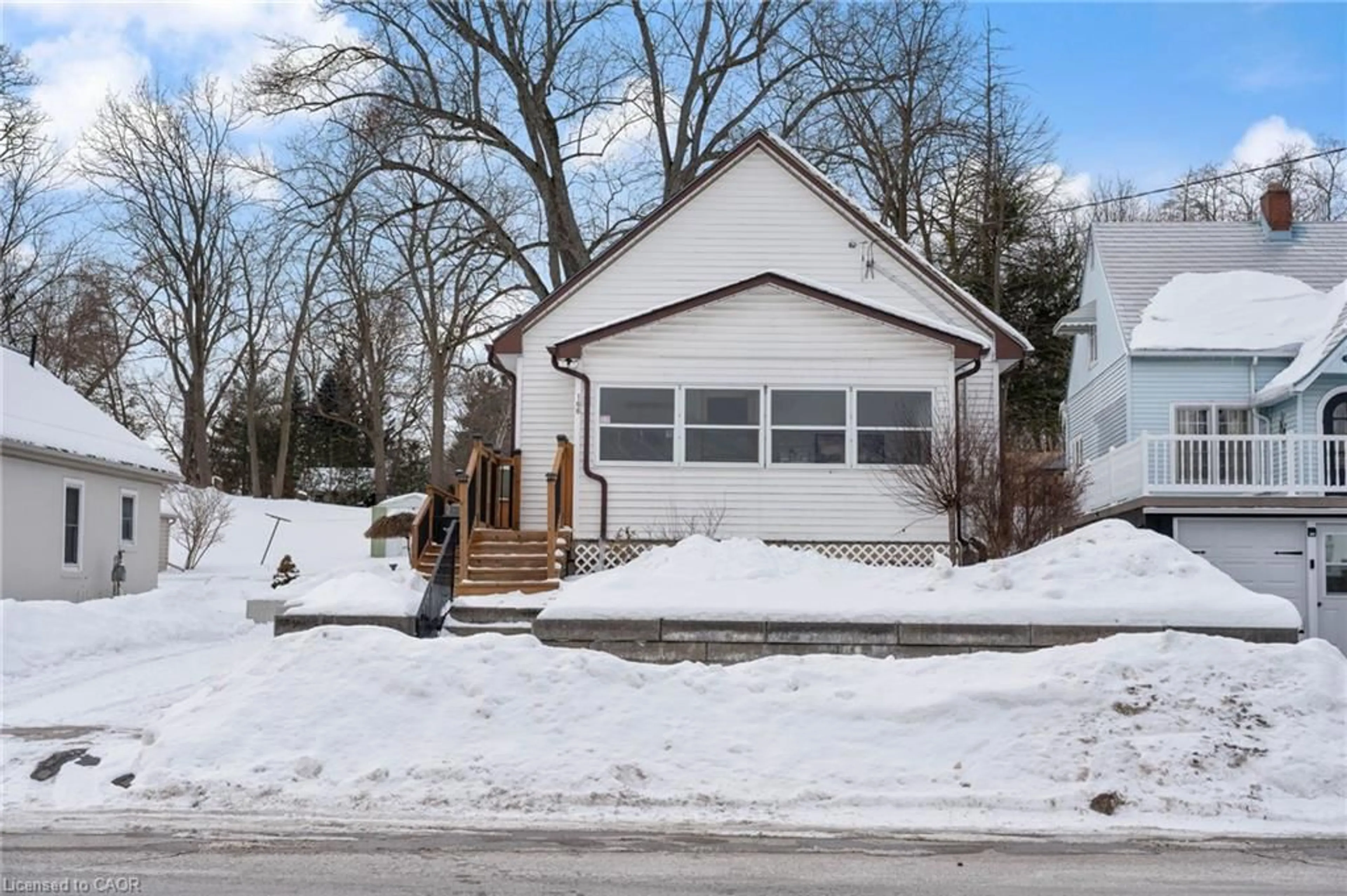 Unknown for 166 Queen St, Simcoe Ontario N3Y 3C6