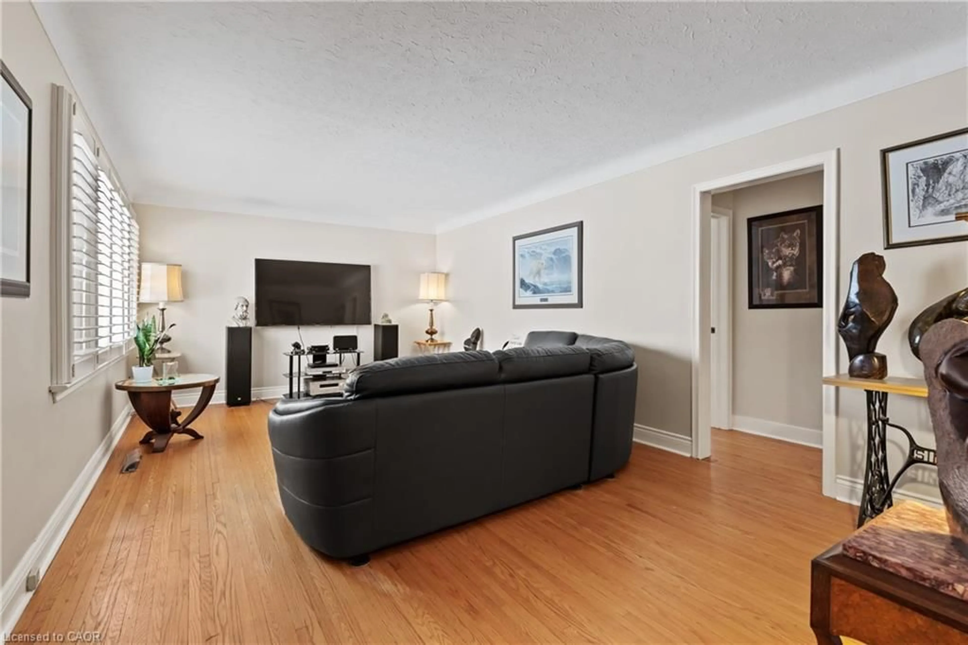 Living room with furniture, unknown for 44 Albany Dr, St. Catharines Ontario L2N 3T5