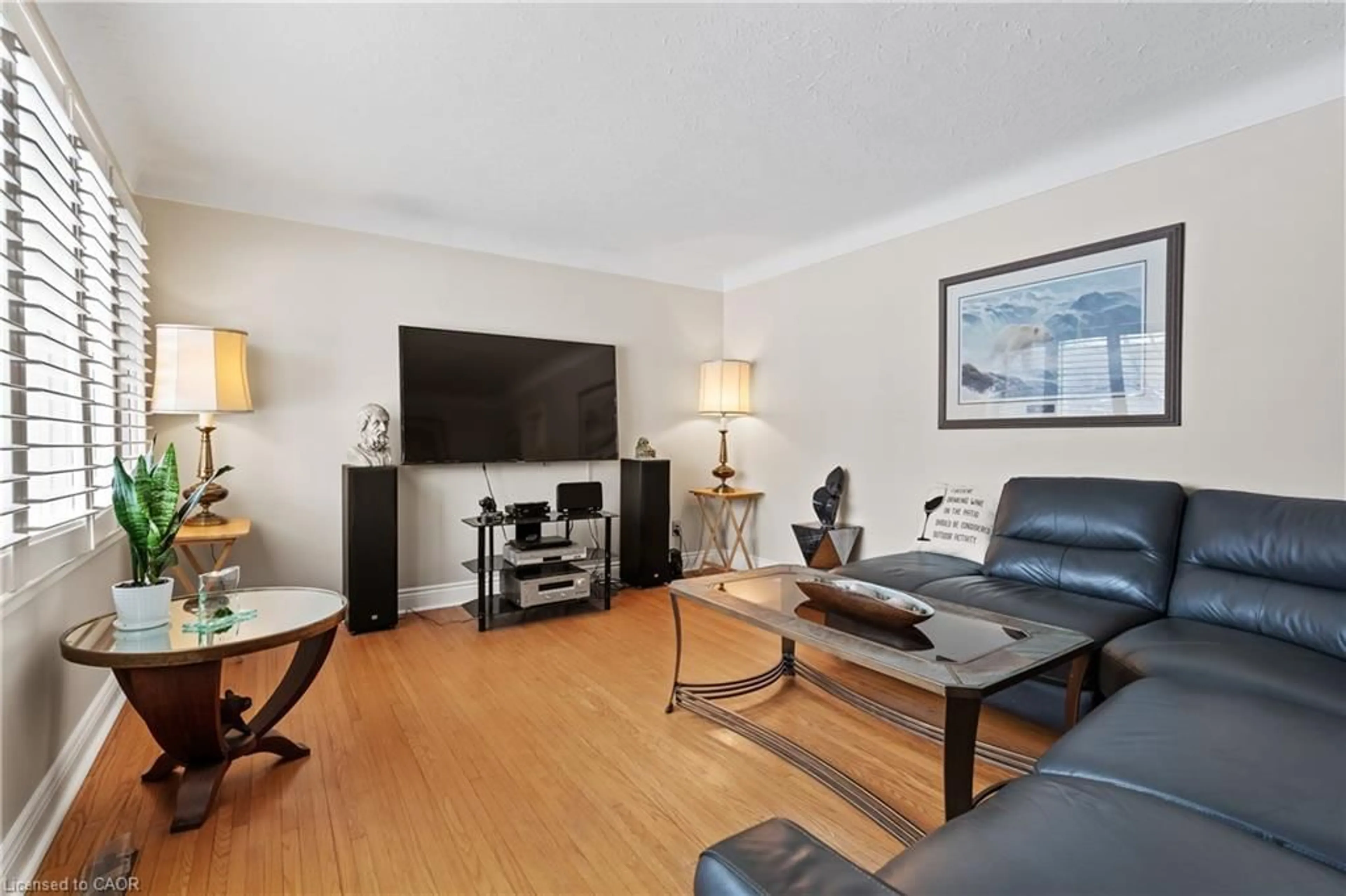 Living room with furniture, wood/laminate floor for 44 Albany Dr, St. Catharines Ontario L2N 3T5