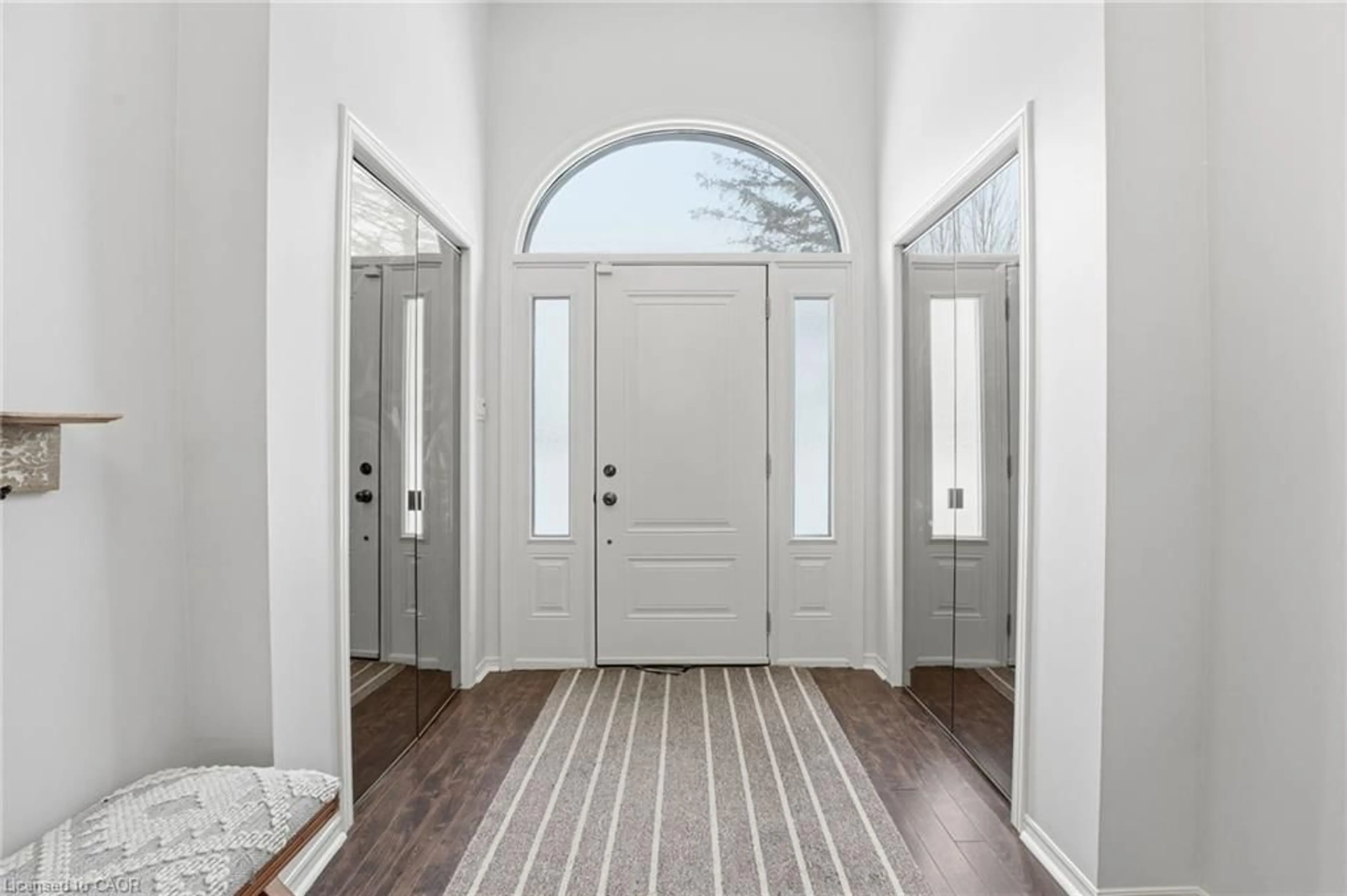 Indoor entryway for 628 Haldimand Rd 17, Dunnville Ontario N1A 2W4