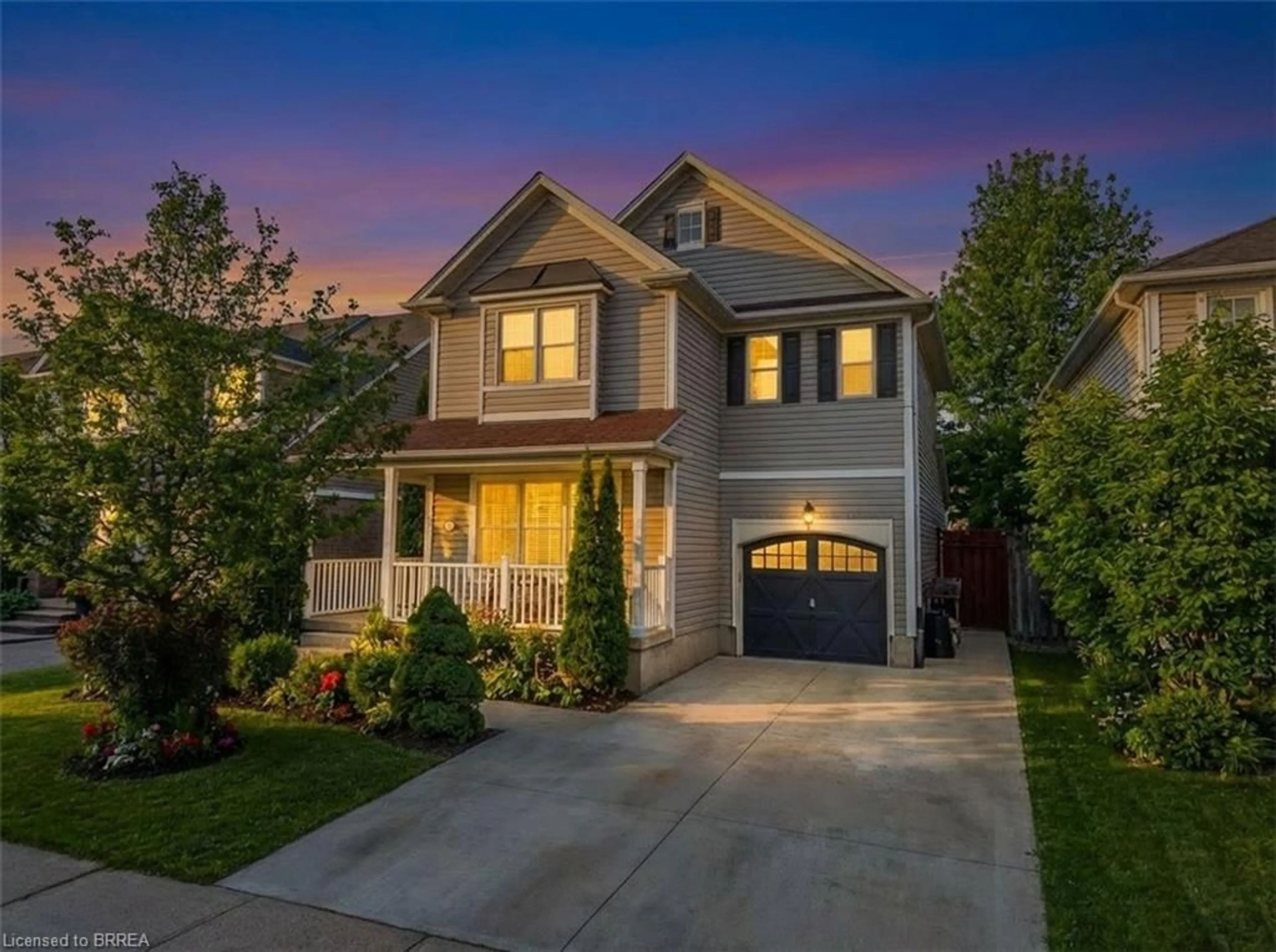 Home with vinyl exterior material, street for 18 Hollinrake Ave, Brantford Ontario N3T 0A6