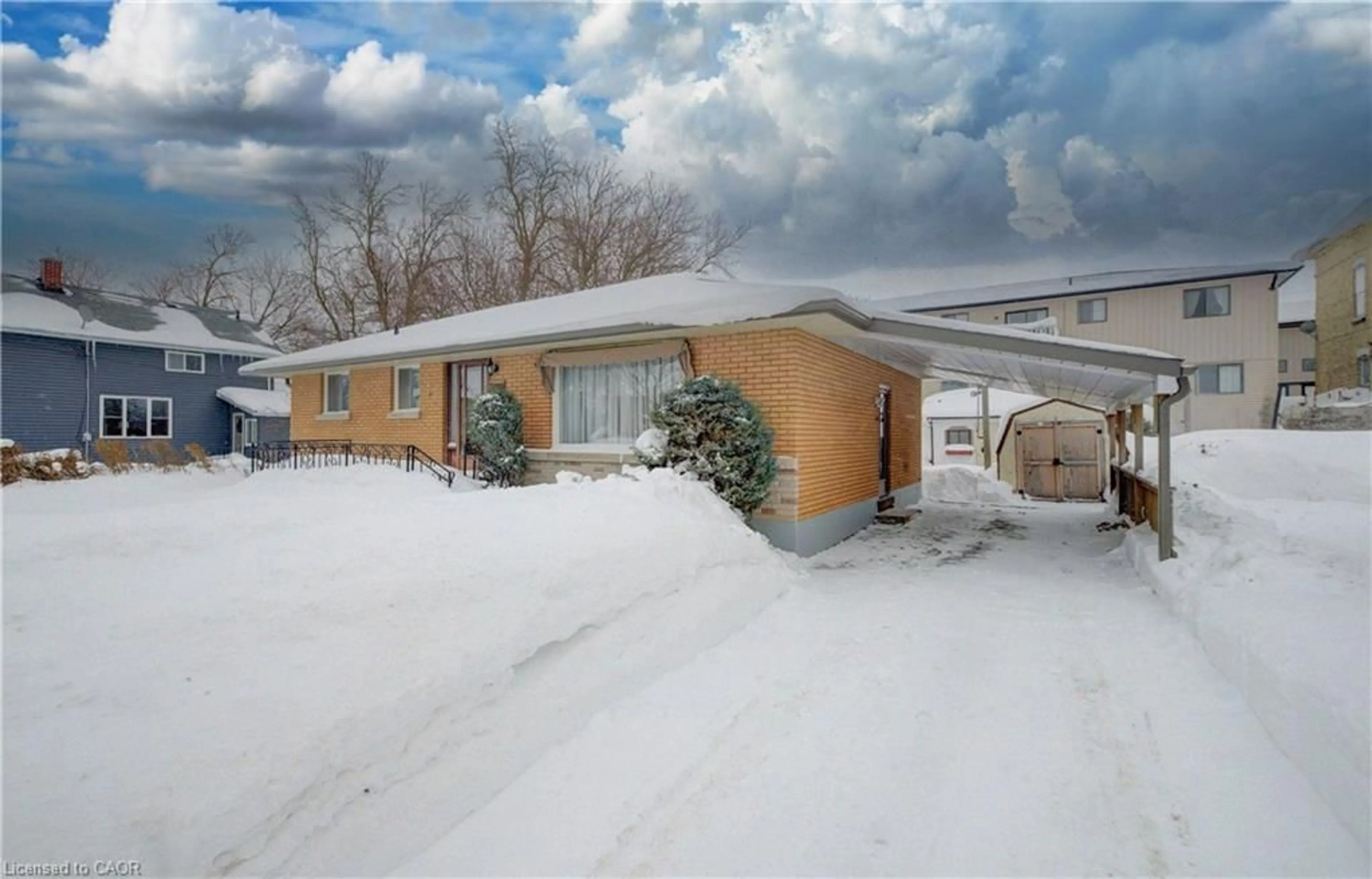 Unknown for 130 King St, Mount Forest Ontario N0G 2L2