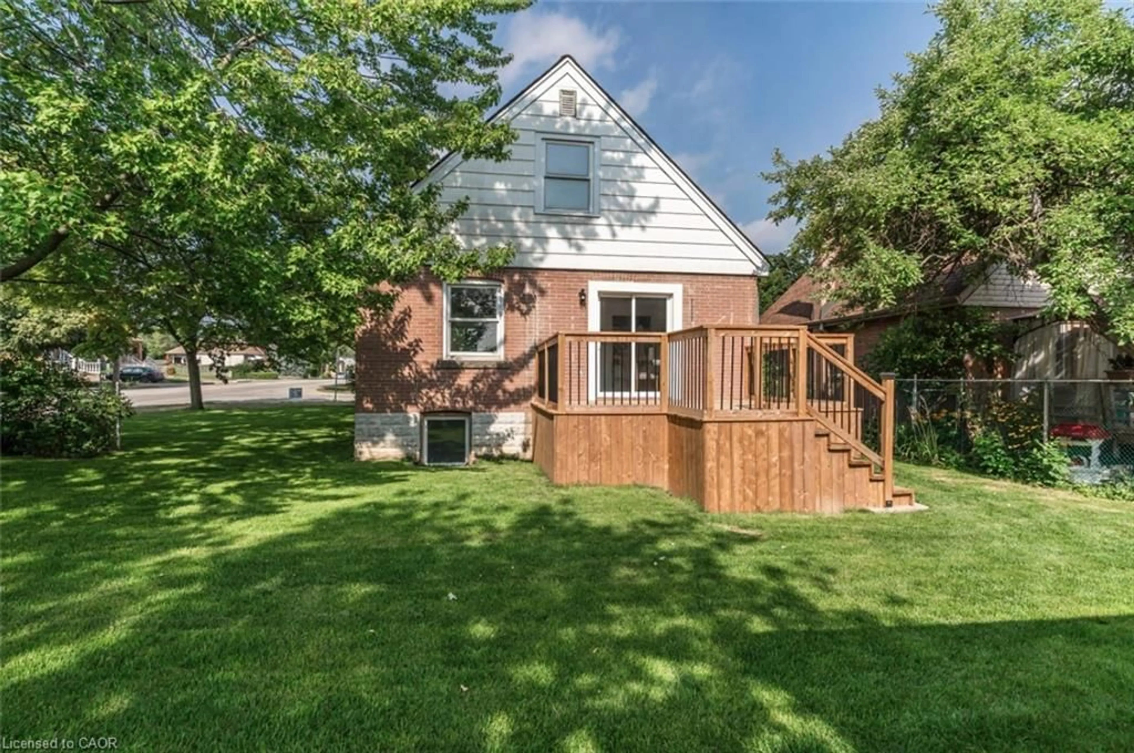 Patio, street for 367 Hillside Ave, Hamilton Ontario L8K 3L6