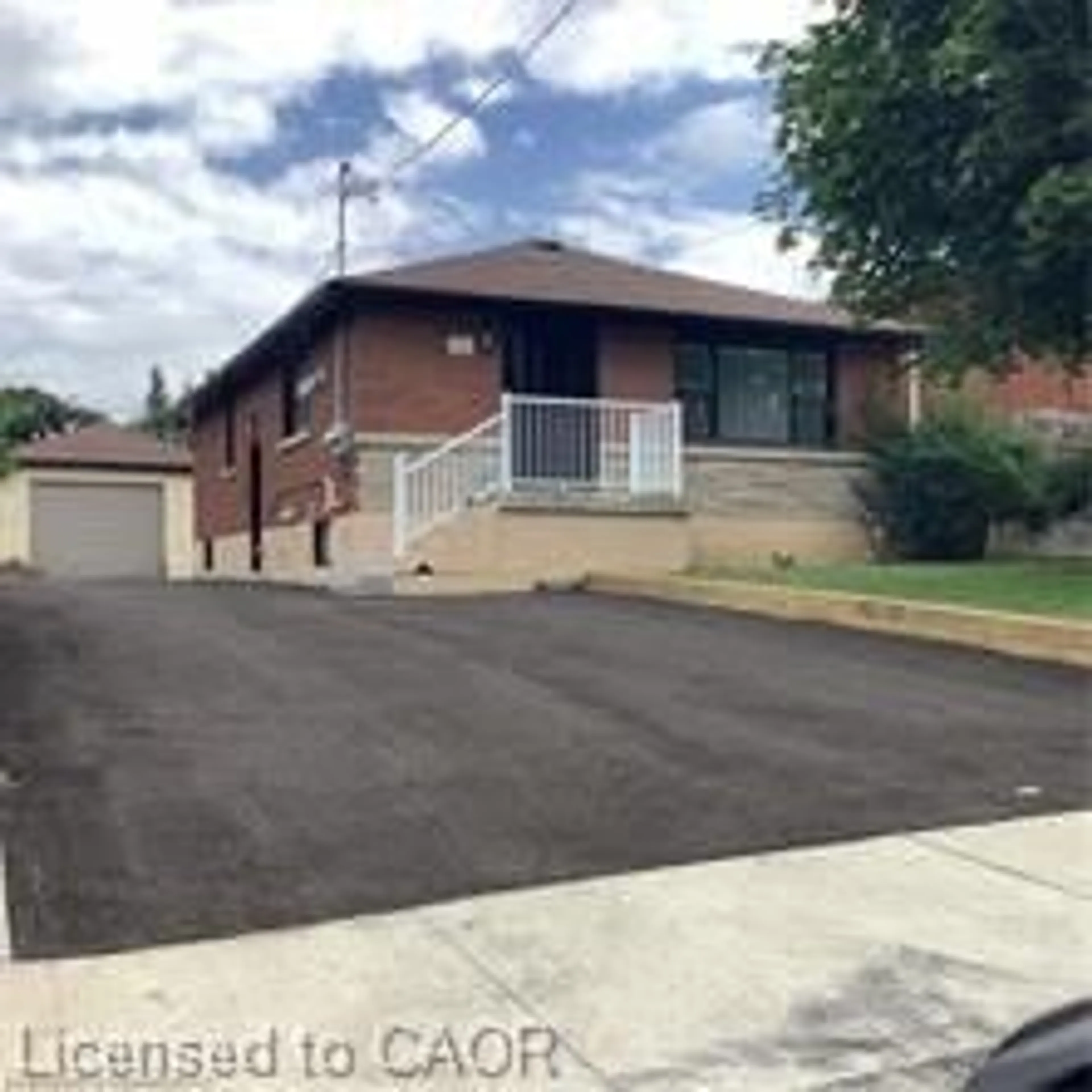 Unknown for 229 West 18th St, Hamilton Ontario L9C 4H1