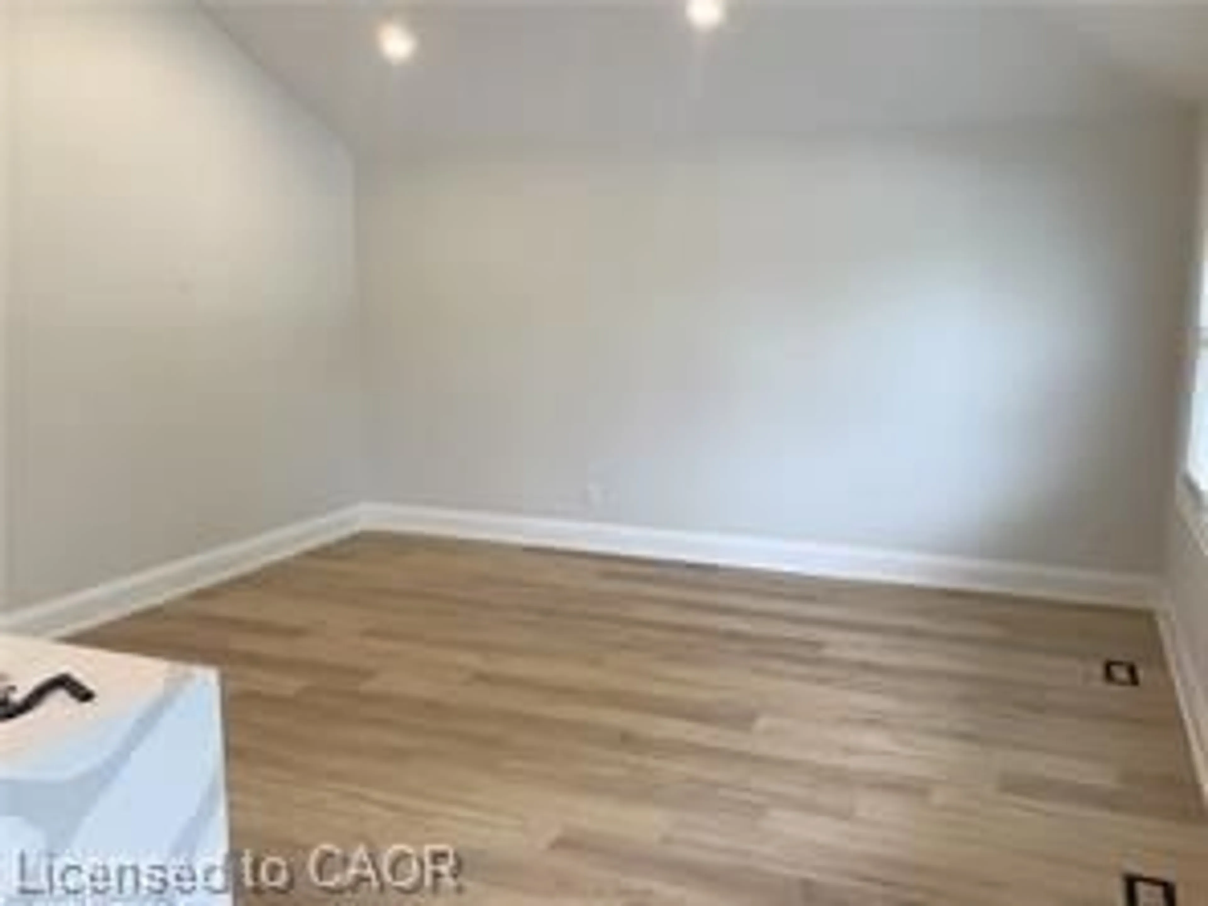 A pic of a room for 229 West 18th St, Hamilton Ontario L9C 4H1