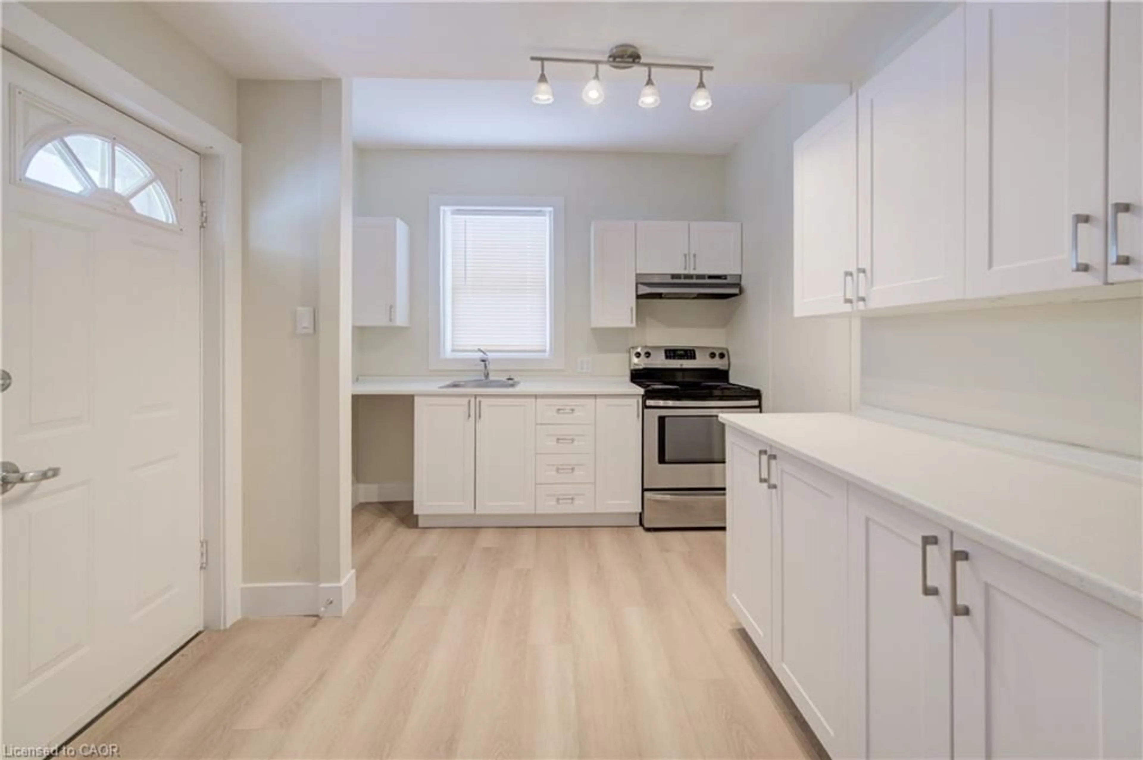 Standard kitchen, unknown for 155 Wellington St, Kitchener Ontario N2H 5J9
